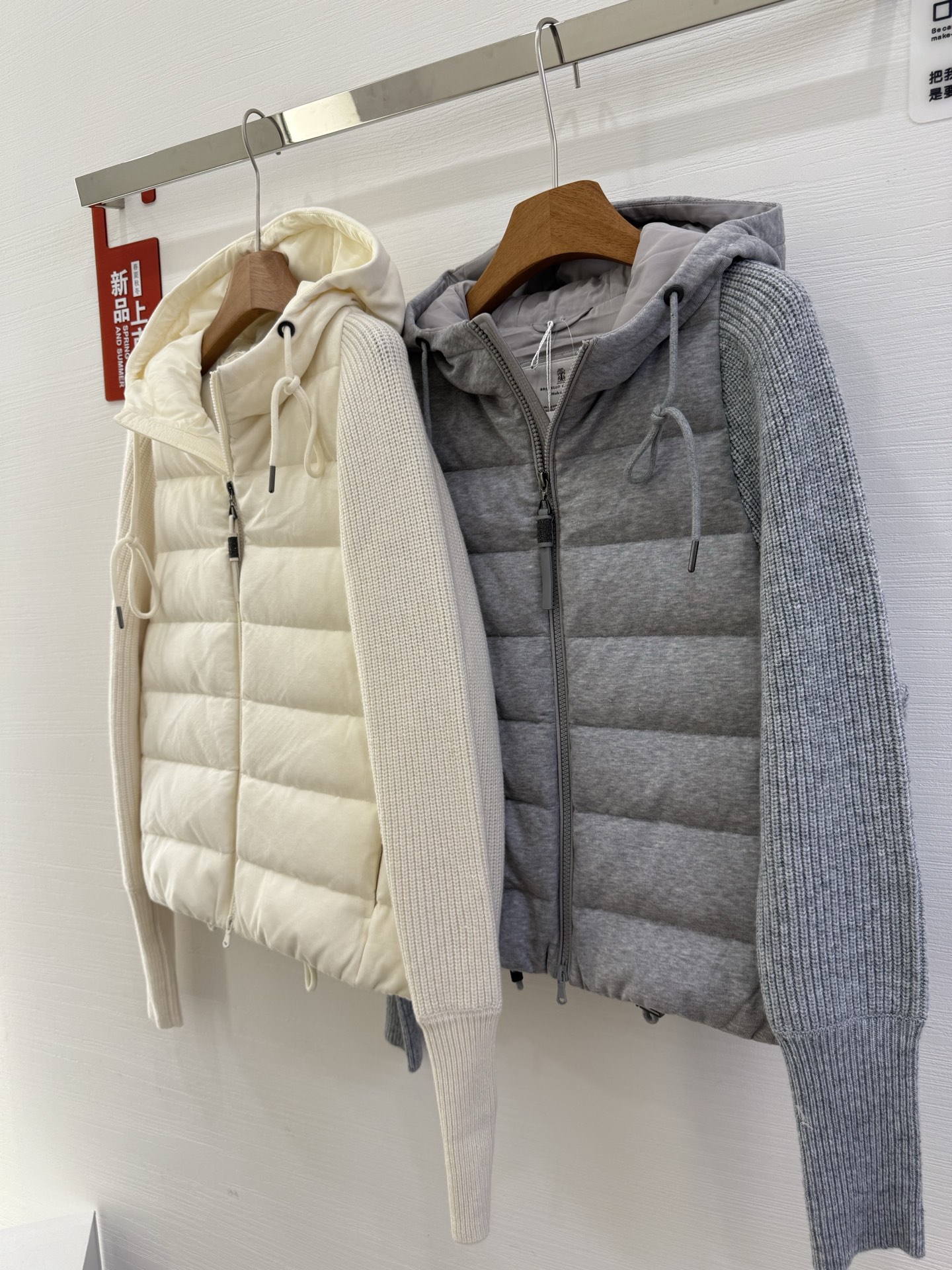 ❤️‍🔥❤️‍🔥❤️‍🔥上新意大利高奢BC羊绒混纺针织拼接袖白鹅绒轻薄连帽拉链羽绒服，哑光防水尼龙衣身与