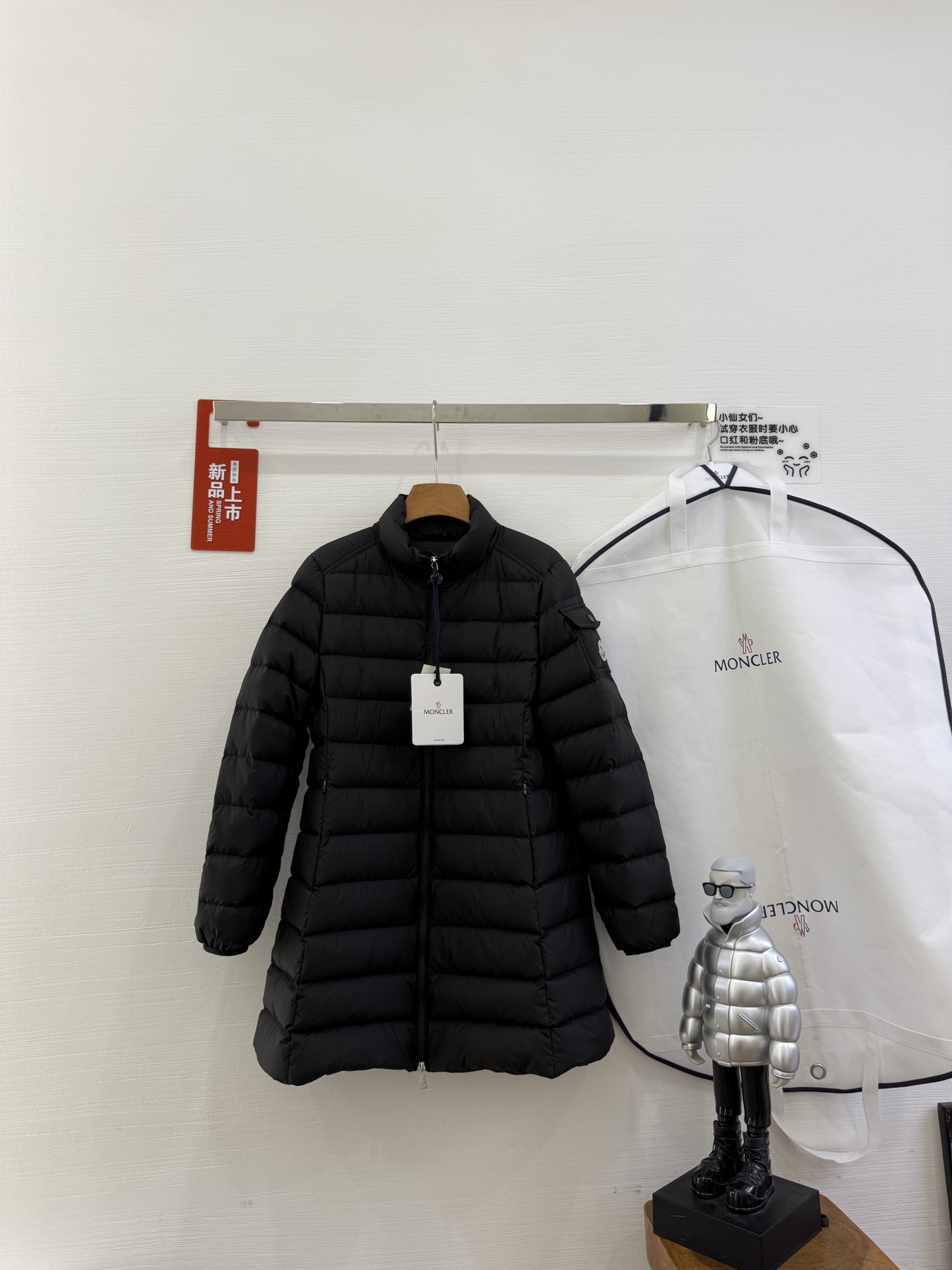 NO:560198,Comes with dust bag muzzle lgesse mid-length stand collar casual loose down jacket Igesse mid-length down jacket combines warmth and femininity with a tapered silhouette Igesse down jacket is simple and elegant, combining classic pudding quilting with a slim and flared cut Patch pockets at the cuffs, a signature detail inspired by the Moncler Maya jacket, add to the warm style  90% goose down filling, hidden zipper pockets, snap pockets on sleeves, size 012, Moncler, jackets & coats, down jacket, alexander wang19860909配防尘袋蒙口 lgesse中长款立领休闲宽松羽绒服 Igesse 中长款羽绒服融合了温暖与女性气质,具有锥形轮廓 Igesse 羽绒服简约优雅,将经典的布丁绗缝与修身喇叭形剪裁完美融合 袖口处饰有贴袋,这一标志性细节灵感源自 Moncler Maya 夹克,更添温暖格调 90鹅绒羽绒填充,隐行拉链口袋,袖子上有按扣口袋 码数012,,Moncler,jackets & coats,down jacket,alexander wang,Women's clothing