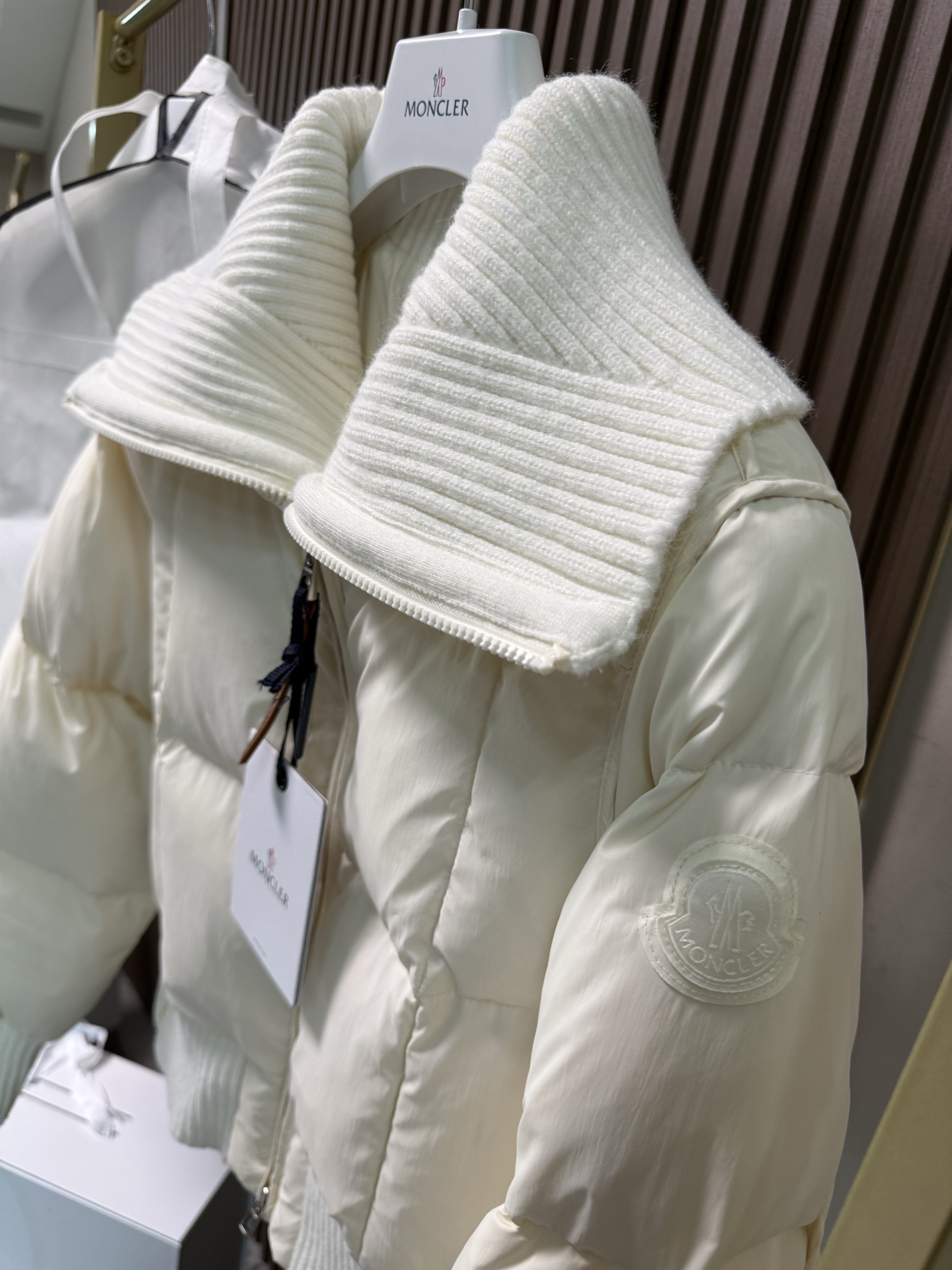 ✨✨✨蒙口秋冬最新款，针织拼接大翻领夹克羽绒服外套 ，针织翻领夹克版型，显瘦不挑人 国标90白鹅绒填充 