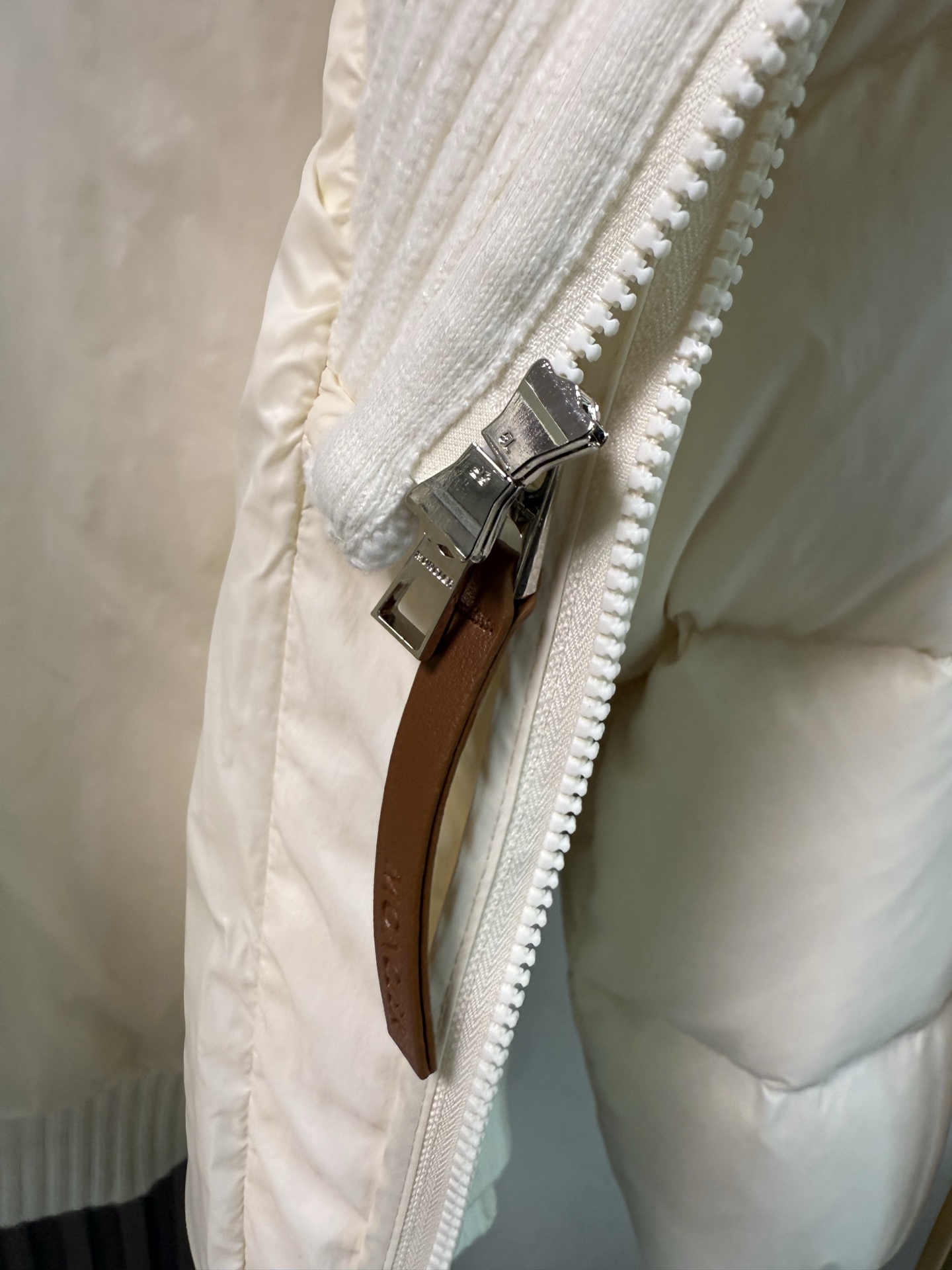 ✨✨✨蒙口秋冬最新款，针织拼接大翻领夹克羽绒服外套 ，针织翻领夹克版型，显瘦不挑人 国标90白鹅绒填充 