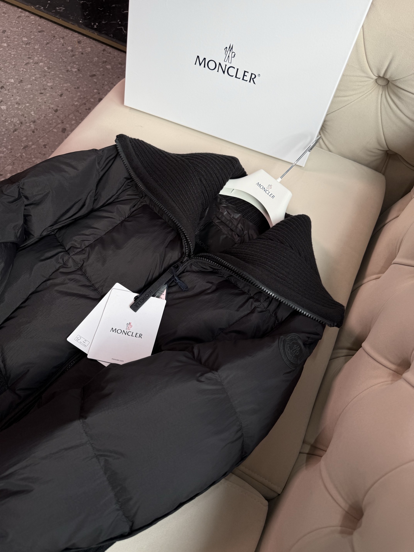 ✨✨✨蒙口秋冬最新款，针织拼接大翻领夹克羽绒服外套 ，针织翻领夹克版型，显瘦不挑人 国标90白鹅绒填充 