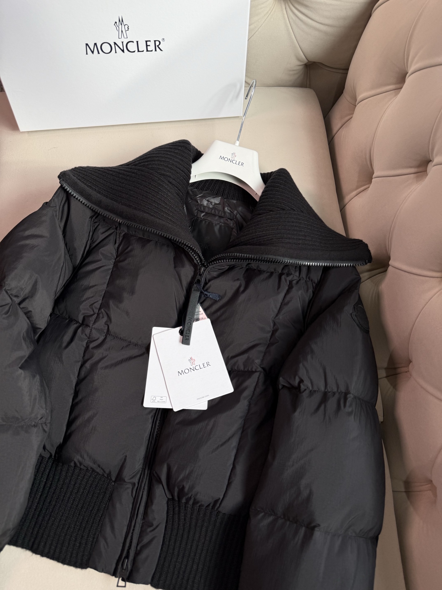 ✨✨✨蒙口秋冬最新款，针织拼接大翻领夹克羽绒服外套 ，针织翻领夹克版型，显瘦不挑人 国标90白鹅绒填充 