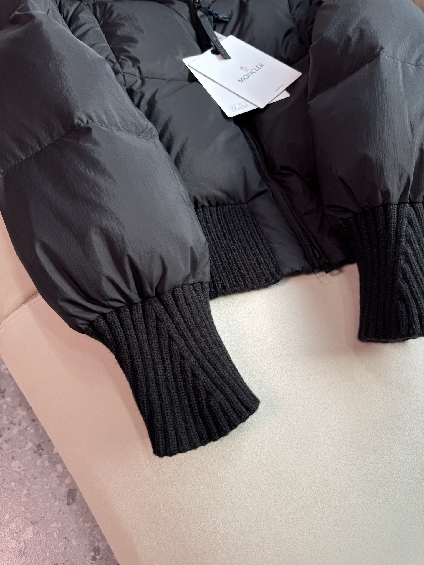 ✨✨✨蒙口秋冬最新款，针织拼接大翻领夹克羽绒服外套 ，针织翻领夹克版型，显瘦不挑人 国标90白鹅绒填充 