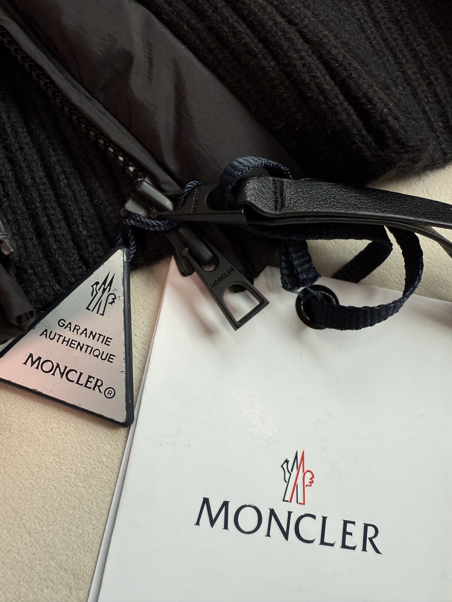 ✨✨✨蒙口秋冬最新款，针织拼接大翻领夹克羽绒服外套 ，针织翻领夹克版型，显瘦不挑人 国标90白鹅绒填充 