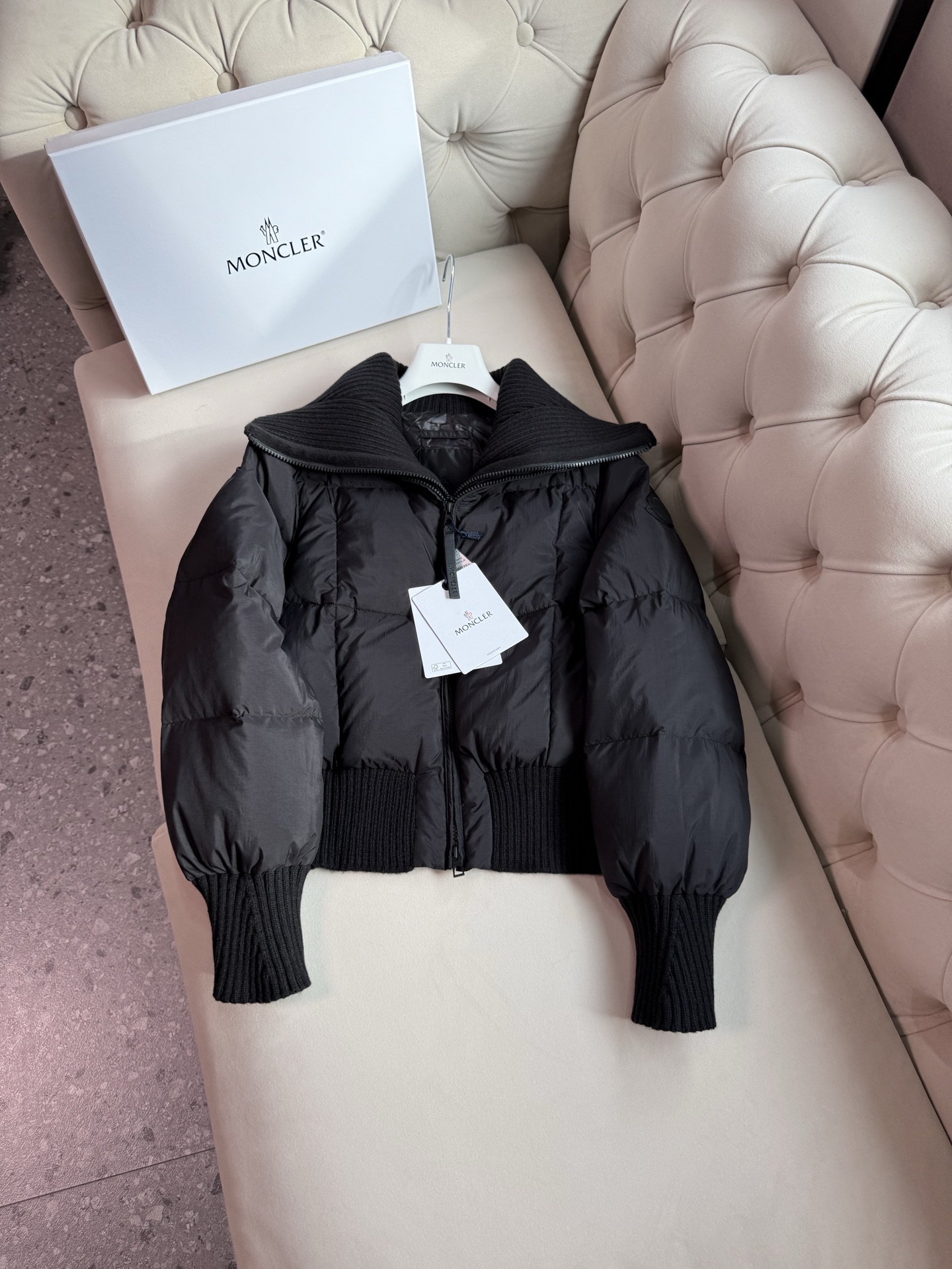 ✨✨✨蒙口秋冬最新款，针织拼接大翻领夹克羽绒服外套 ，针织翻领夹克版型，显瘦不挑人 国标90白鹅绒填充 