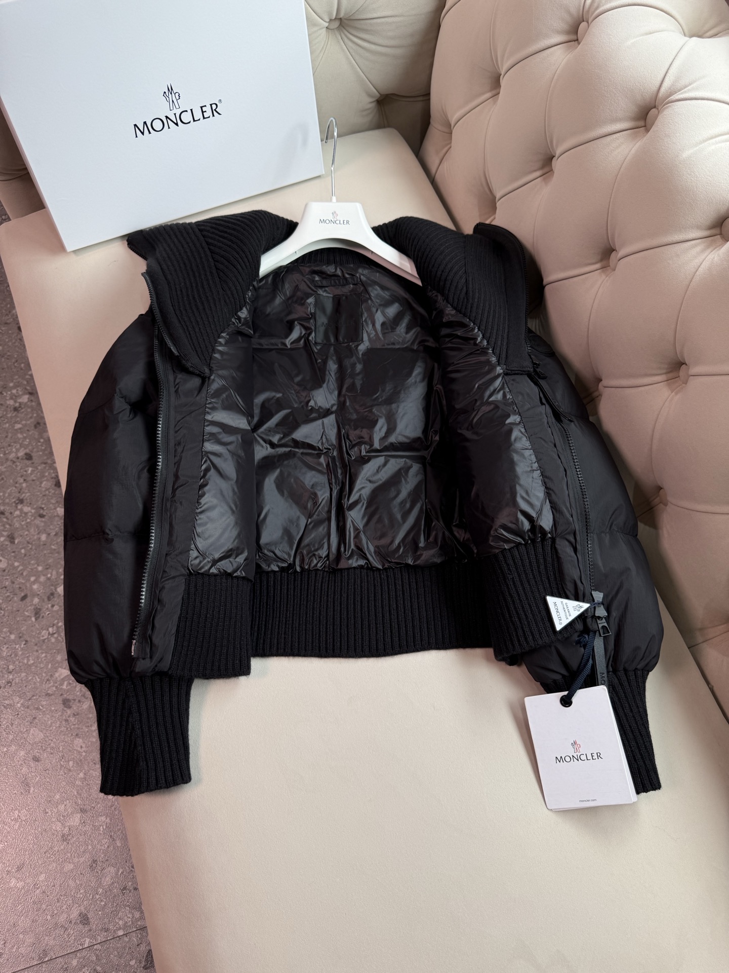 ✨✨✨蒙口秋冬最新款，针织拼接大翻领夹克羽绒服外套 ，针织翻领夹克版型，显瘦不挑人 国标90白鹅绒填充 