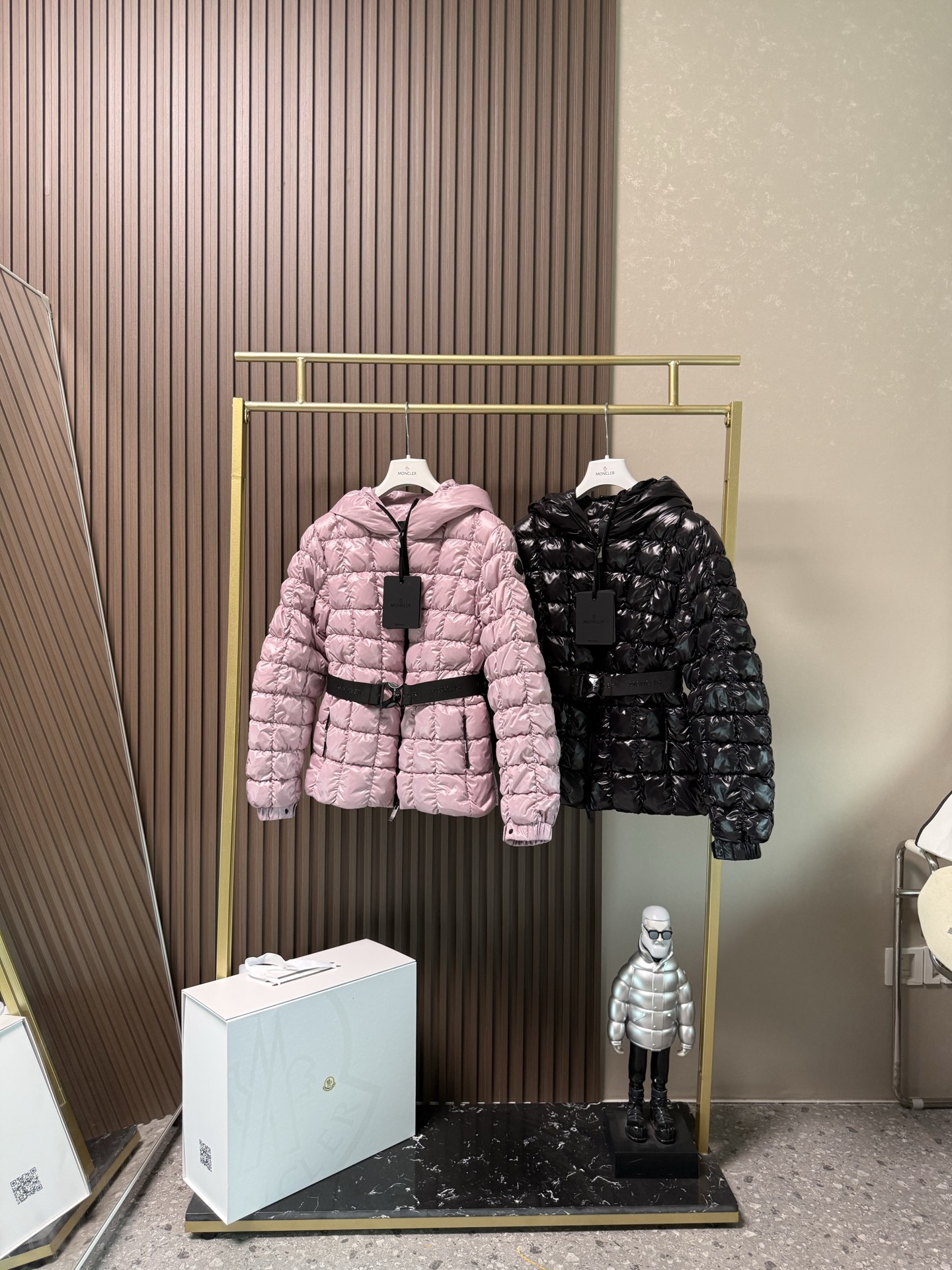 ✨✨✨25Moncler盟可睐 新品 Eynard连帽方形绗缝短款羽绒服女款夹克外套，Eynard羽绒夹