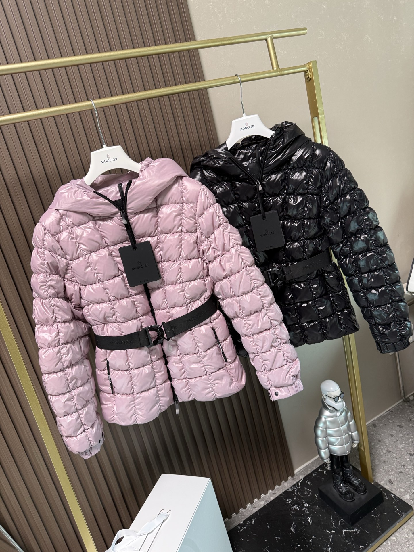 ✨✨✨25Moncler盟可睐 新品 Eynard连帽方形绗缝短款羽绒服女款夹克外套，Eynard羽绒夹