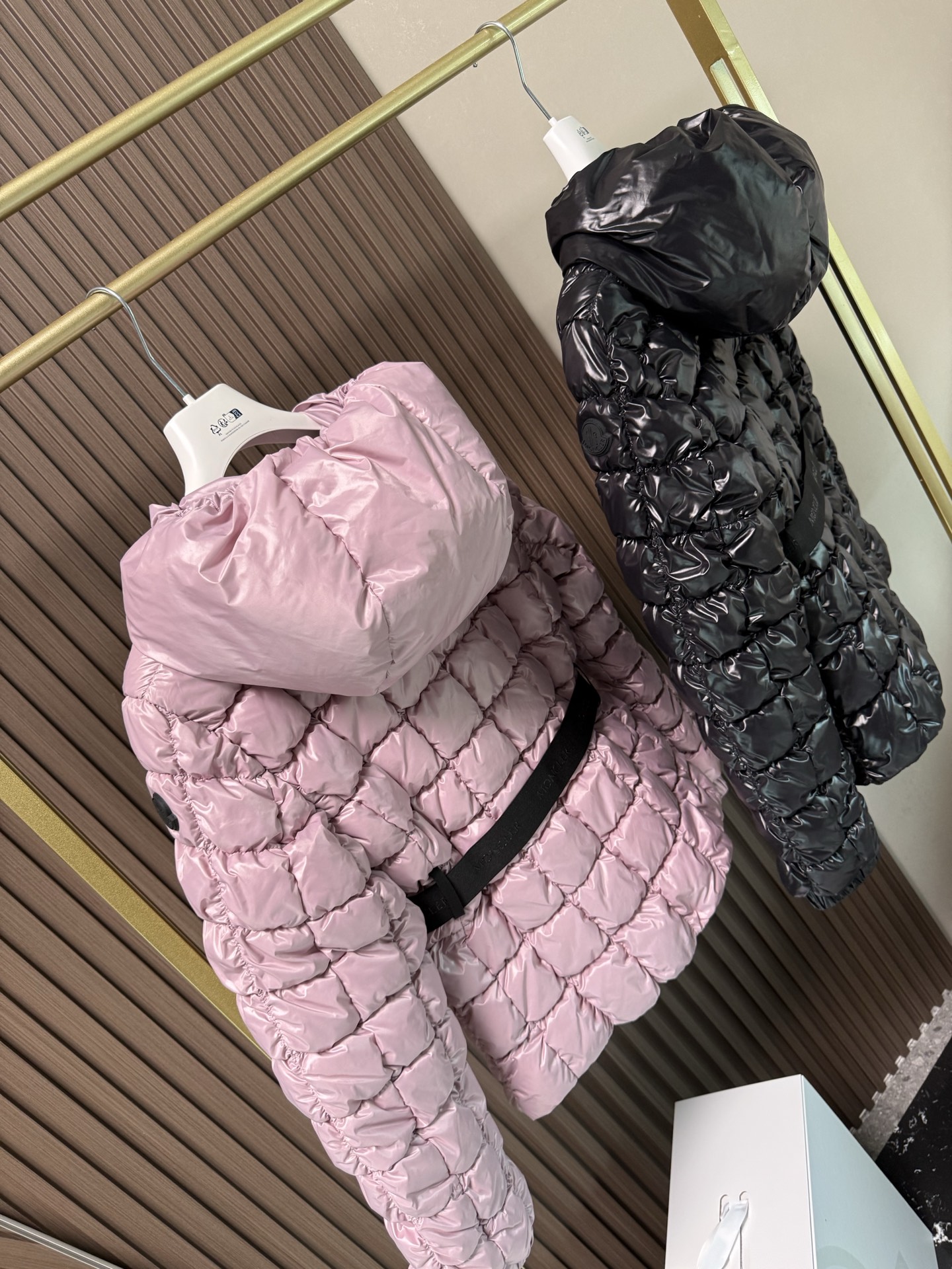 ✨✨✨25Moncler盟可睐 新品 Eynard连帽方形绗缝短款羽绒服女款夹克外套，Eynard羽绒夹