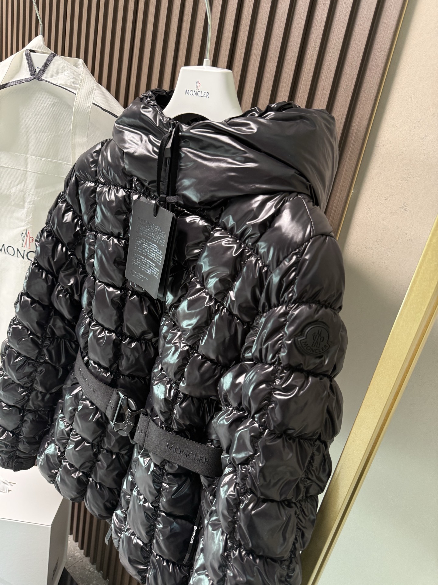 ✨✨✨25Moncler盟可睐 新品 Eynard连帽方形绗缝短款羽绒服女款夹克外套，Eynard羽绒夹