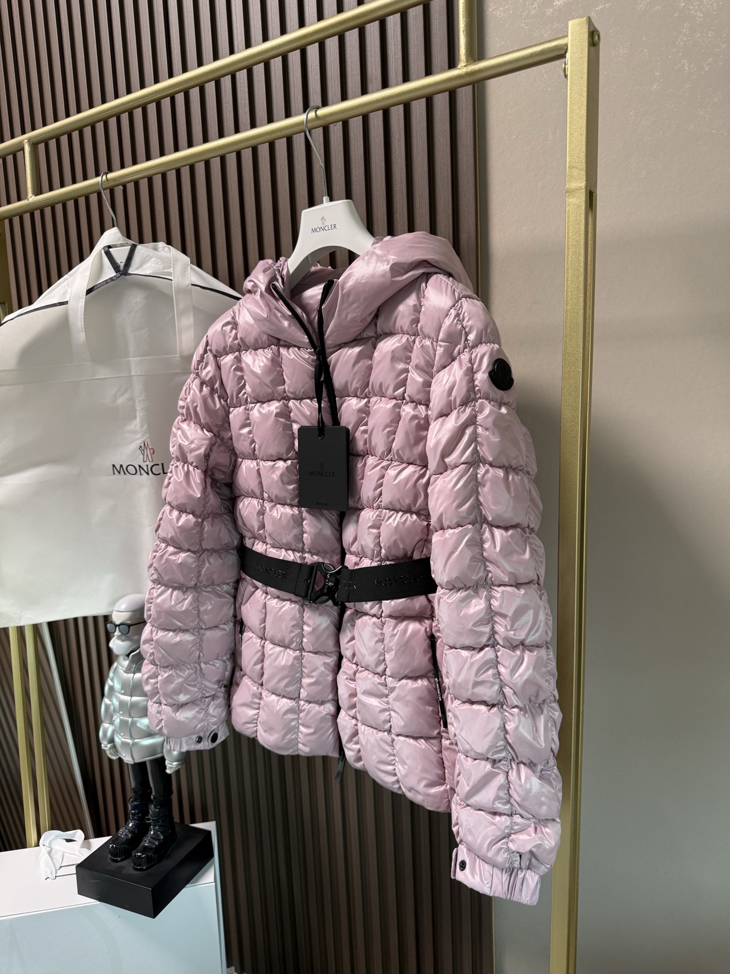 ✨✨✨25Moncler盟可睐 新品 Eynard连帽方形绗缝短款羽绒服女款夹克外套，Eynard羽绒夹