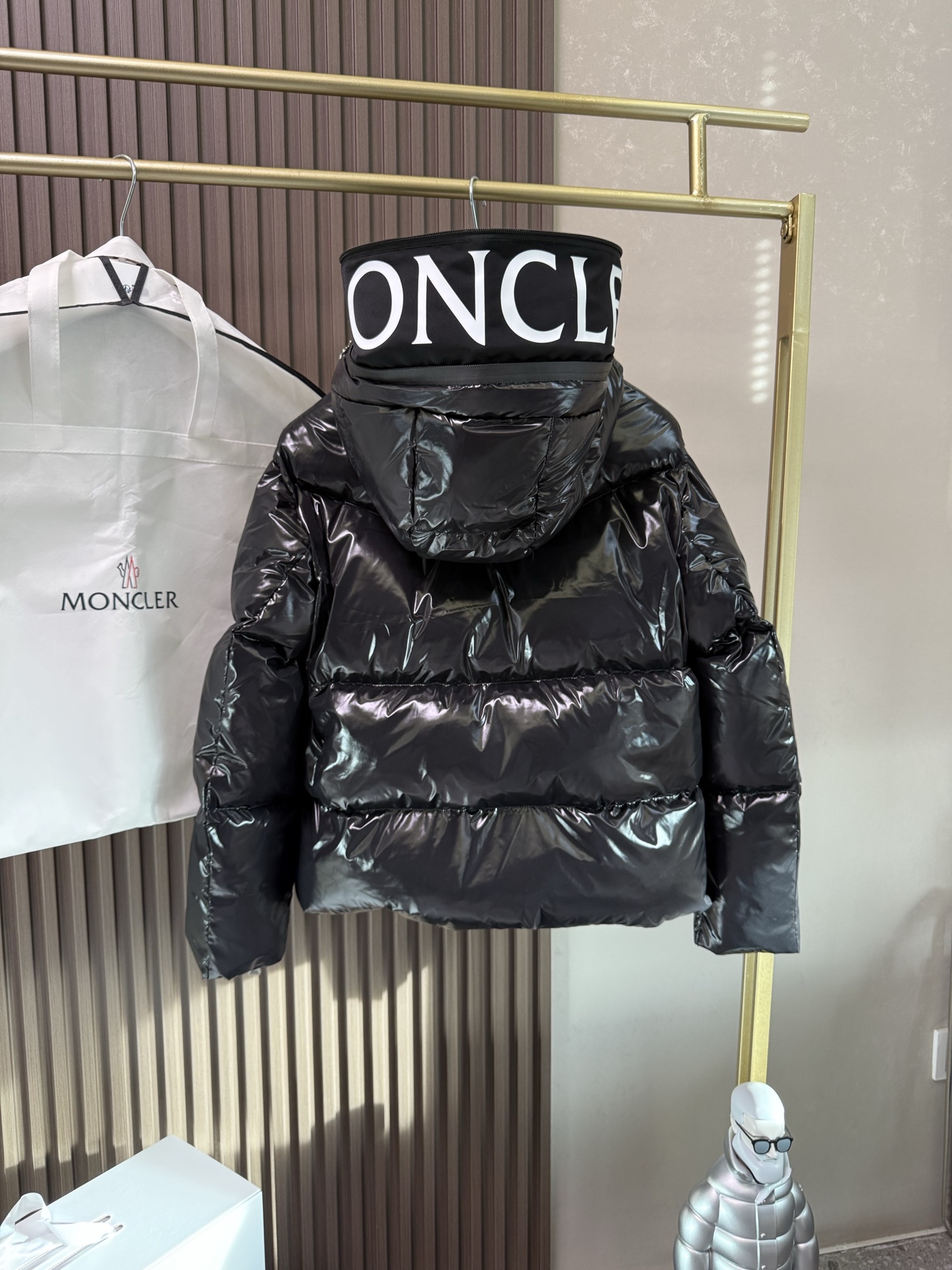 ✨✨✨Abbaye短款、帽子隐藏字母Moncl时尚精髓。低调洋气、百搭款、上身效果非常好秋冬保暖这一件就