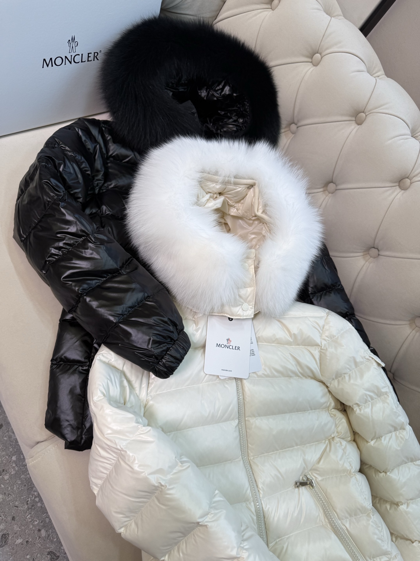 经典王菲毛领款。最高品质！蒙口女款短款羽绒服 【王菲上身代言！🇫🇷羽皇/MONCLER蒙口出品】明星经典