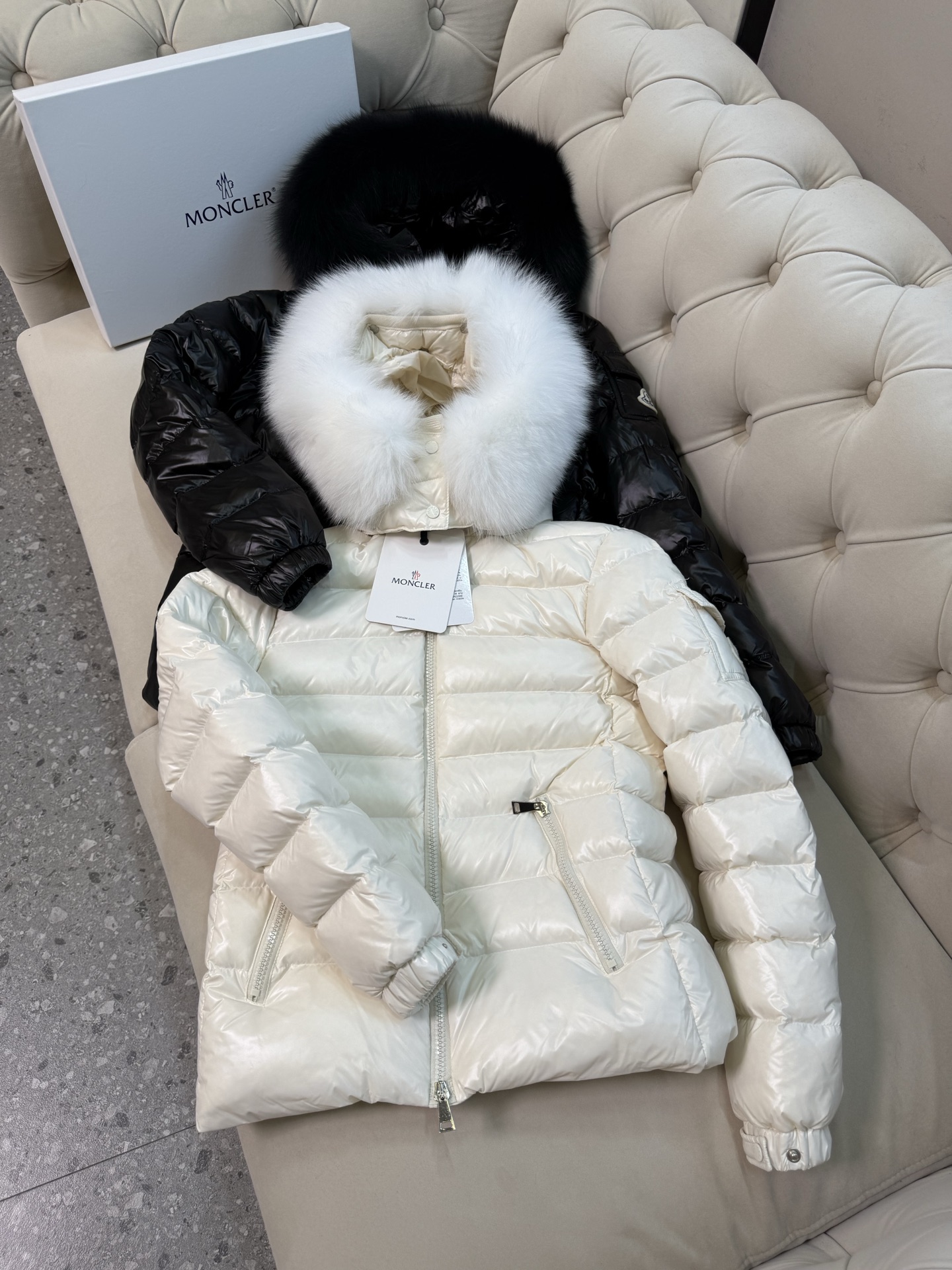 经典王菲毛领款。最高品质！蒙口女款短款羽绒服 【王菲上身代言！🇫🇷羽皇/MONCLER蒙口出品】明星经典