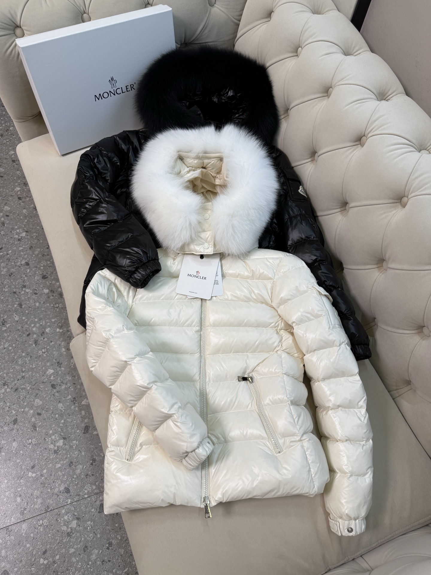 经典王菲毛领款。最高品质！蒙口女款短款羽绒服 【王菲上身代言！🇫🇷羽皇/MONCLER蒙口出品】明星经典
