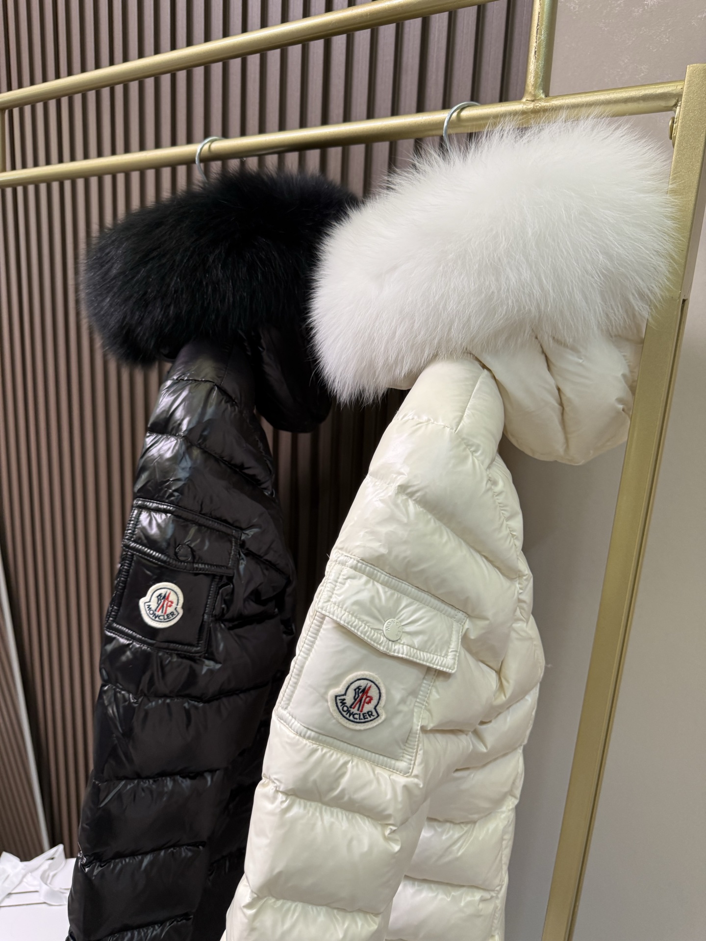 经典王菲毛领款。最高品质！蒙口女款短款羽绒服 【王菲上身代言！🇫🇷羽皇/MONCLER蒙口出品】明星经典