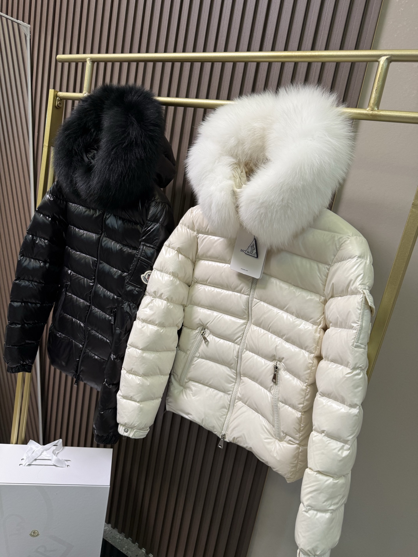 经典王菲毛领款。最高品质！蒙口女款短款羽绒服 【王菲上身代言！🇫🇷羽皇/MONCLER蒙口出品】明星经典
