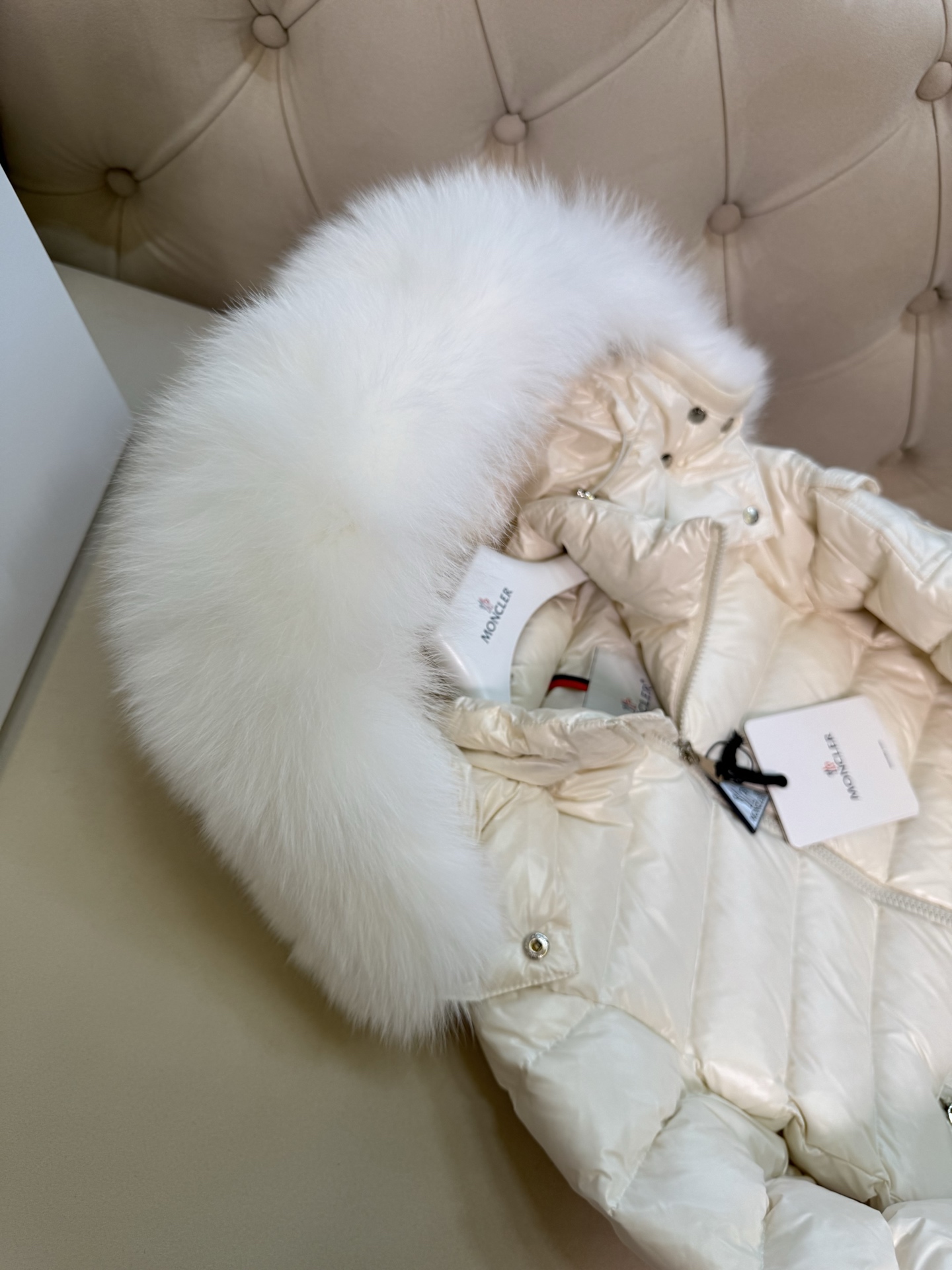 经典王菲毛领款。最高品质！蒙口女款短款羽绒服 【王菲上身代言！🇫🇷羽皇/MONCLER蒙口出品】明星经典