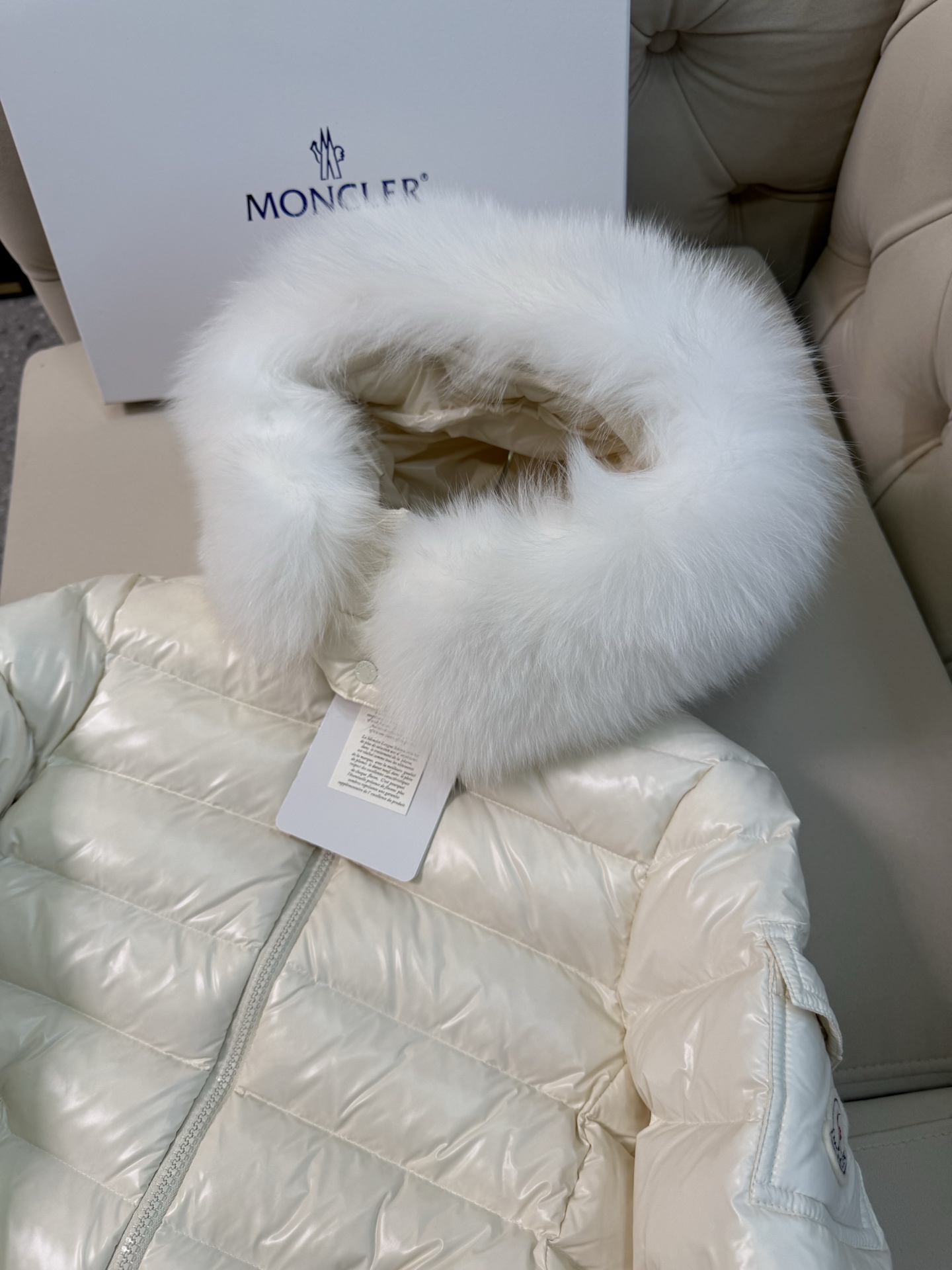 经典王菲毛领款。最高品质！蒙口女款短款羽绒服 【王菲上身代言！🇫🇷羽皇/MONCLER蒙口出品】明星经典