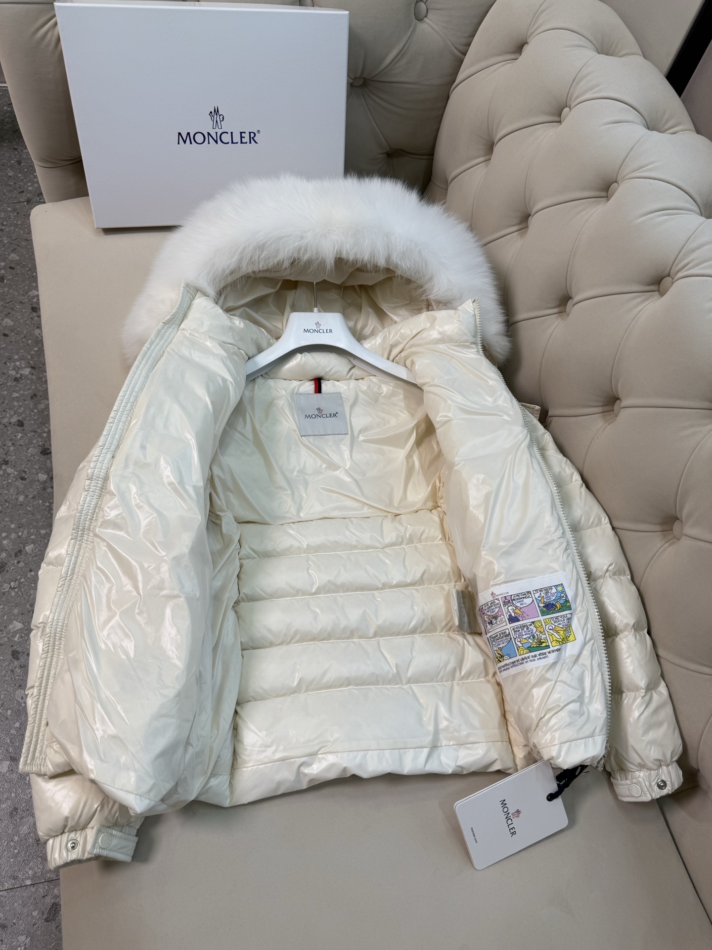 经典王菲毛领款。最高品质！蒙口女款短款羽绒服 【王菲上身代言！🇫🇷羽皇/MONCLER蒙口出品】明星经典