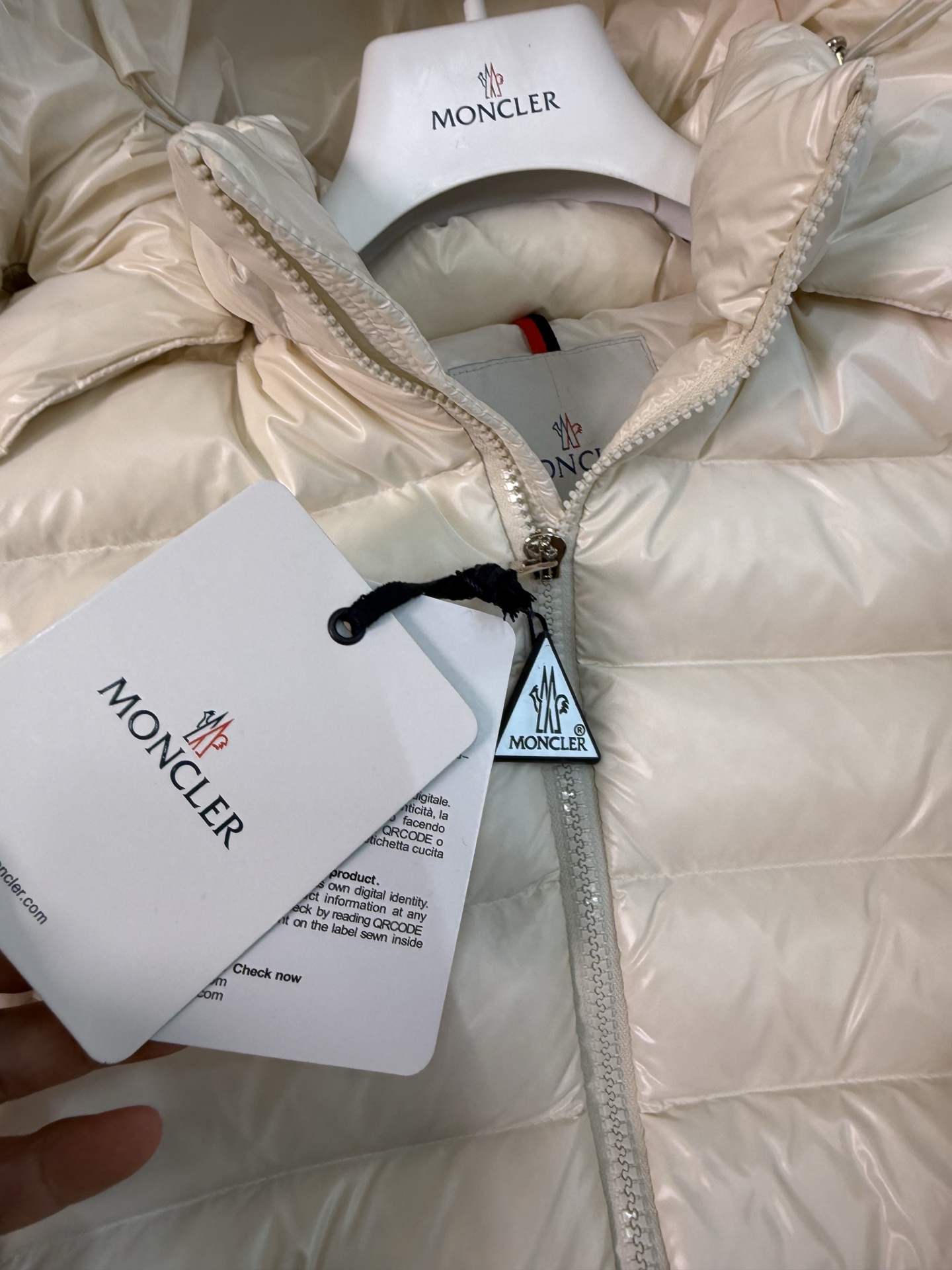 经典王菲毛领款。最高品质！蒙口女款短款羽绒服 【王菲上身代言！🇫🇷羽皇/MONCLER蒙口出品】明星经典