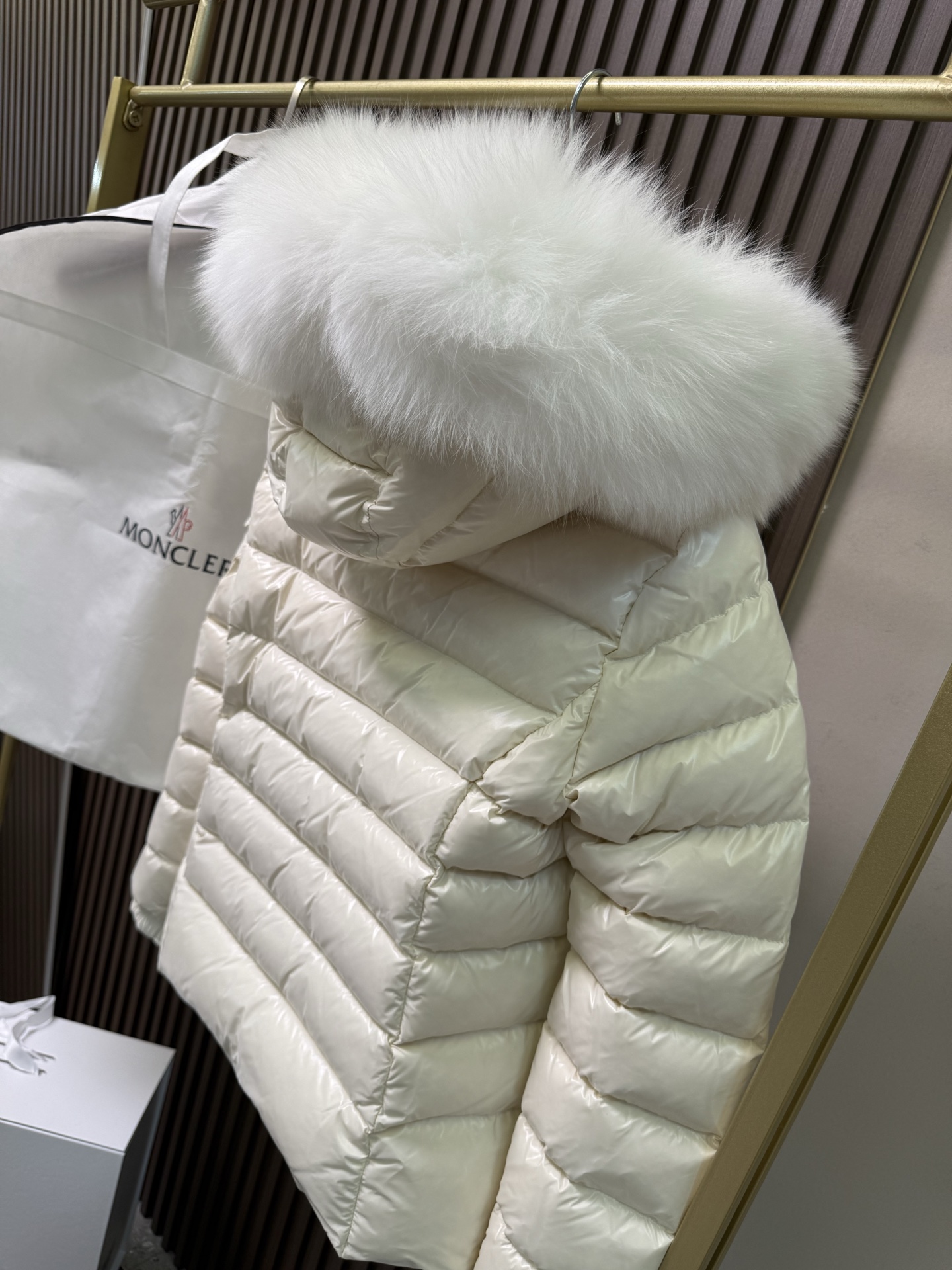经典王菲毛领款。最高品质！蒙口女款短款羽绒服 【王菲上身代言！🇫🇷羽皇/MONCLER蒙口出品】明星经典