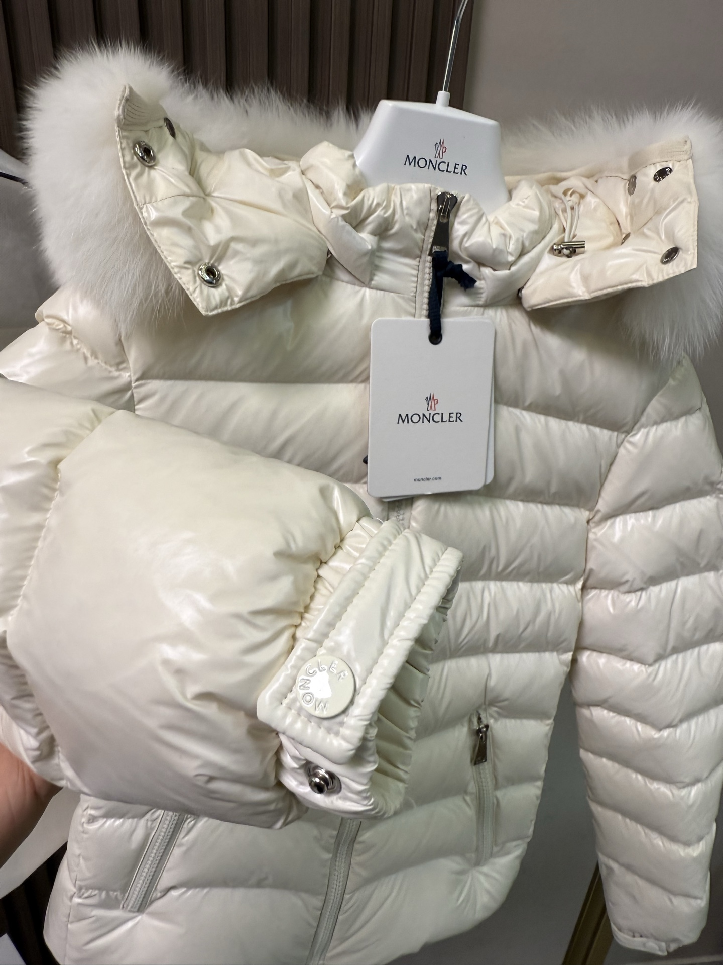 经典王菲毛领款。最高品质！蒙口女款短款羽绒服 【王菲上身代言！🇫🇷羽皇/MONCLER蒙口出品】明星经典