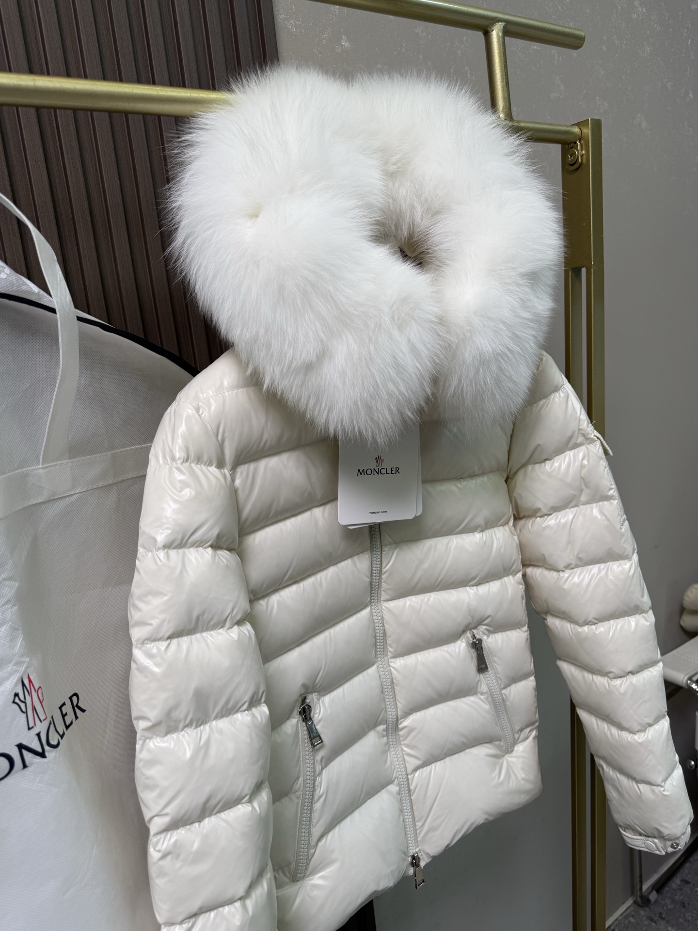 经典王菲毛领款。最高品质！蒙口女款短款羽绒服 【王菲上身代言！🇫🇷羽皇/MONCLER蒙口出品】明星经典
