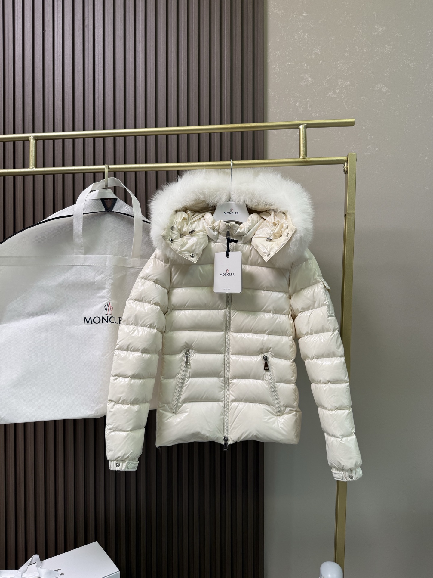 经典王菲毛领款。最高品质！蒙口女款短款羽绒服 【王菲上身代言！🇫🇷羽皇/MONCLER蒙口出品】明星经典