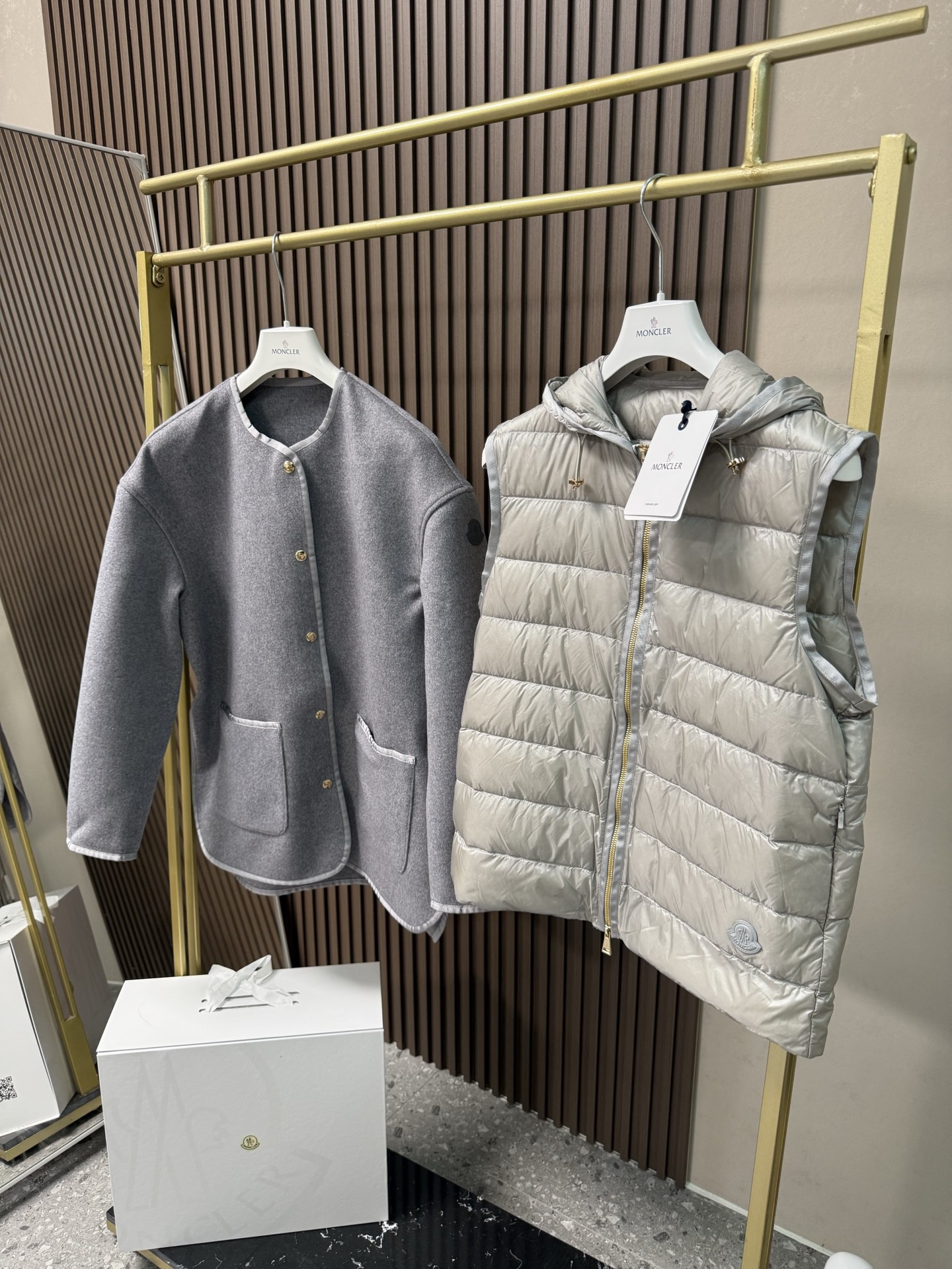 Reposse三合一羊毛和羊绒短款羽绒夹克外套Reposse羽绒夹克兼具华丽风格与实用功能。这款保暖单品