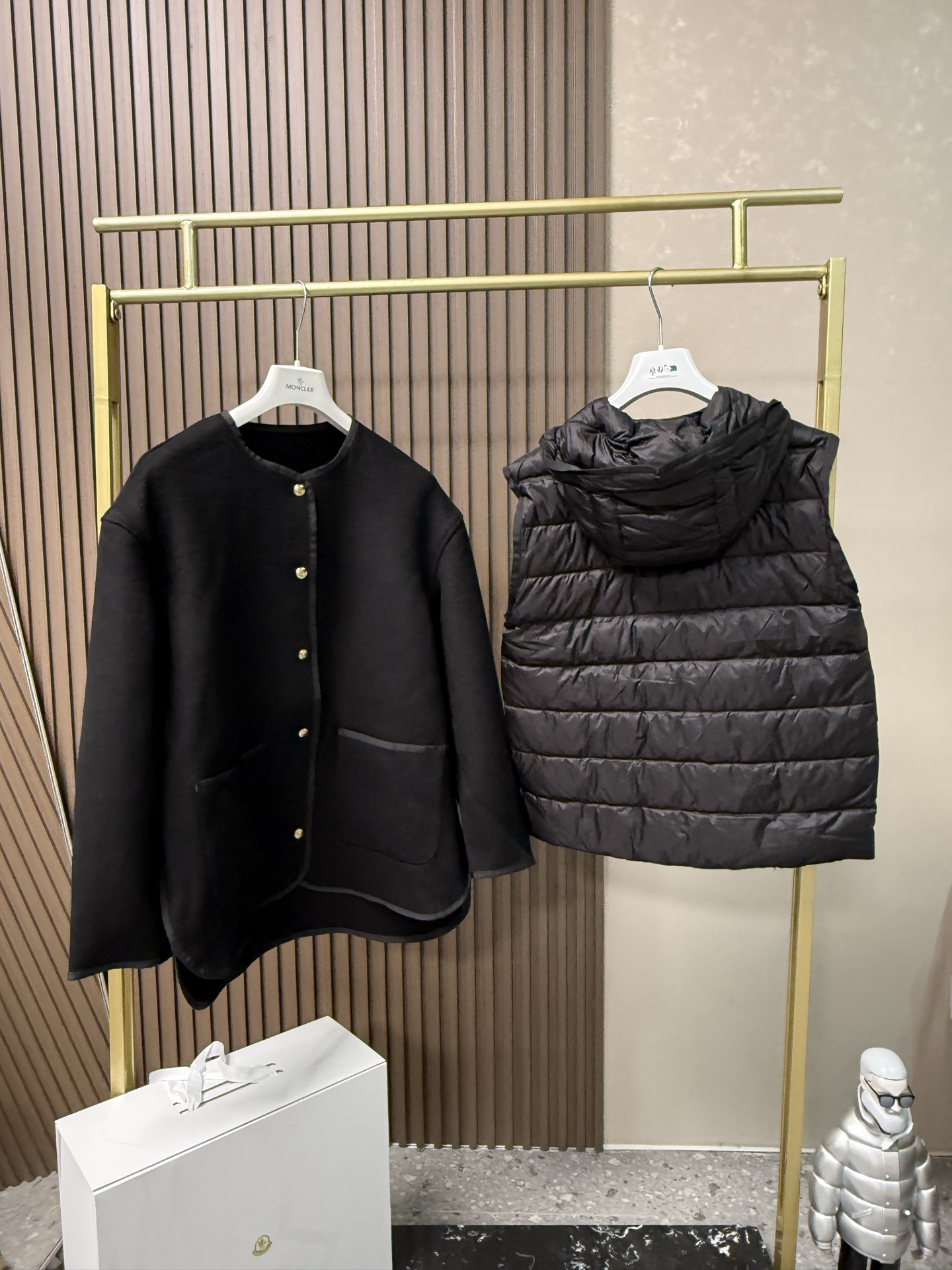 Reposse三合一羊毛和羊绒短款羽绒夹克外套Reposse羽绒夹克兼具华丽风格与实用功能。这款保暖单品