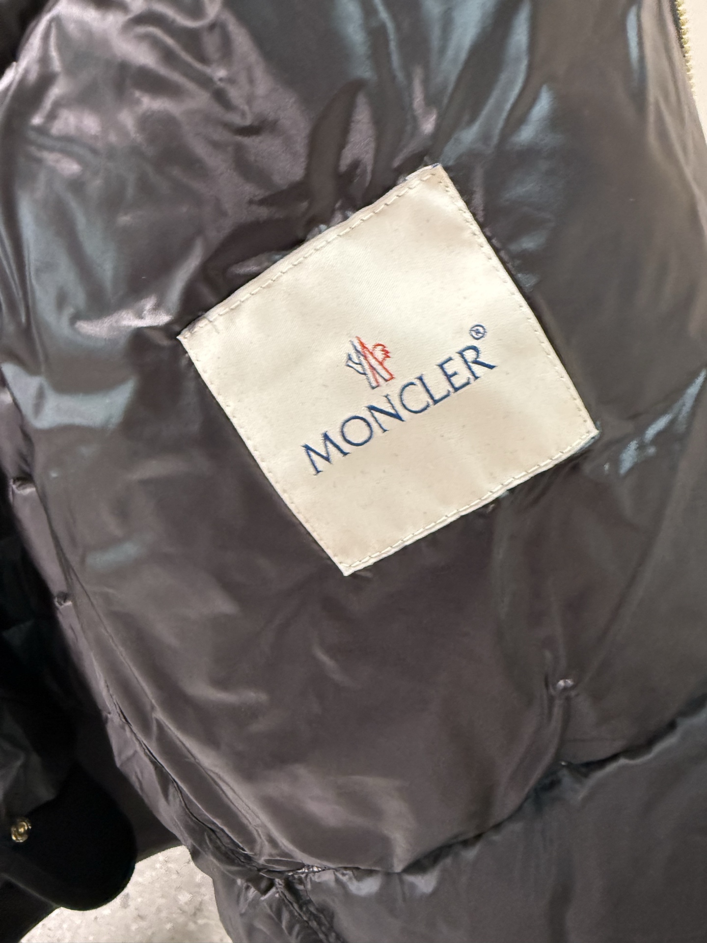 Reposse三合一羊毛和羊绒短款羽绒夹克外套Reposse羽绒夹克兼具华丽风格与实用功能。这款保暖单品