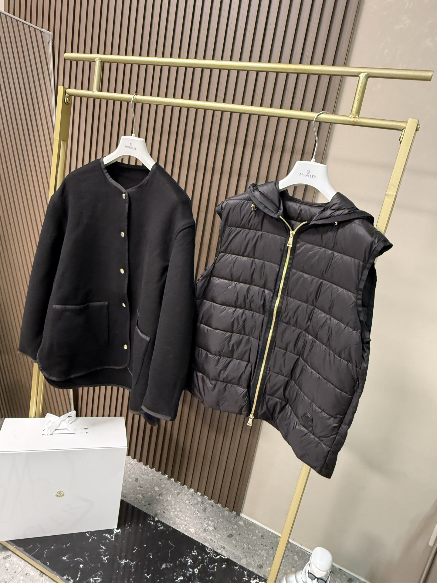 Reposse三合一羊毛和羊绒短款羽绒夹克外套Reposse羽绒夹克兼具华丽风格与实用功能。这款保暖单品