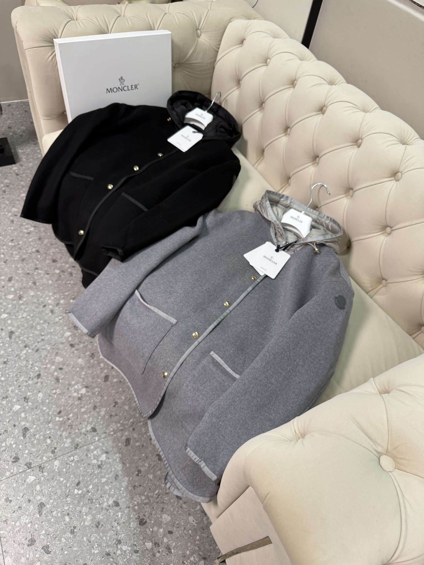 Reposse三合一羊毛和羊绒短款羽绒夹克外套Reposse羽绒夹克兼具华丽风格与实用功能。这款保暖单品