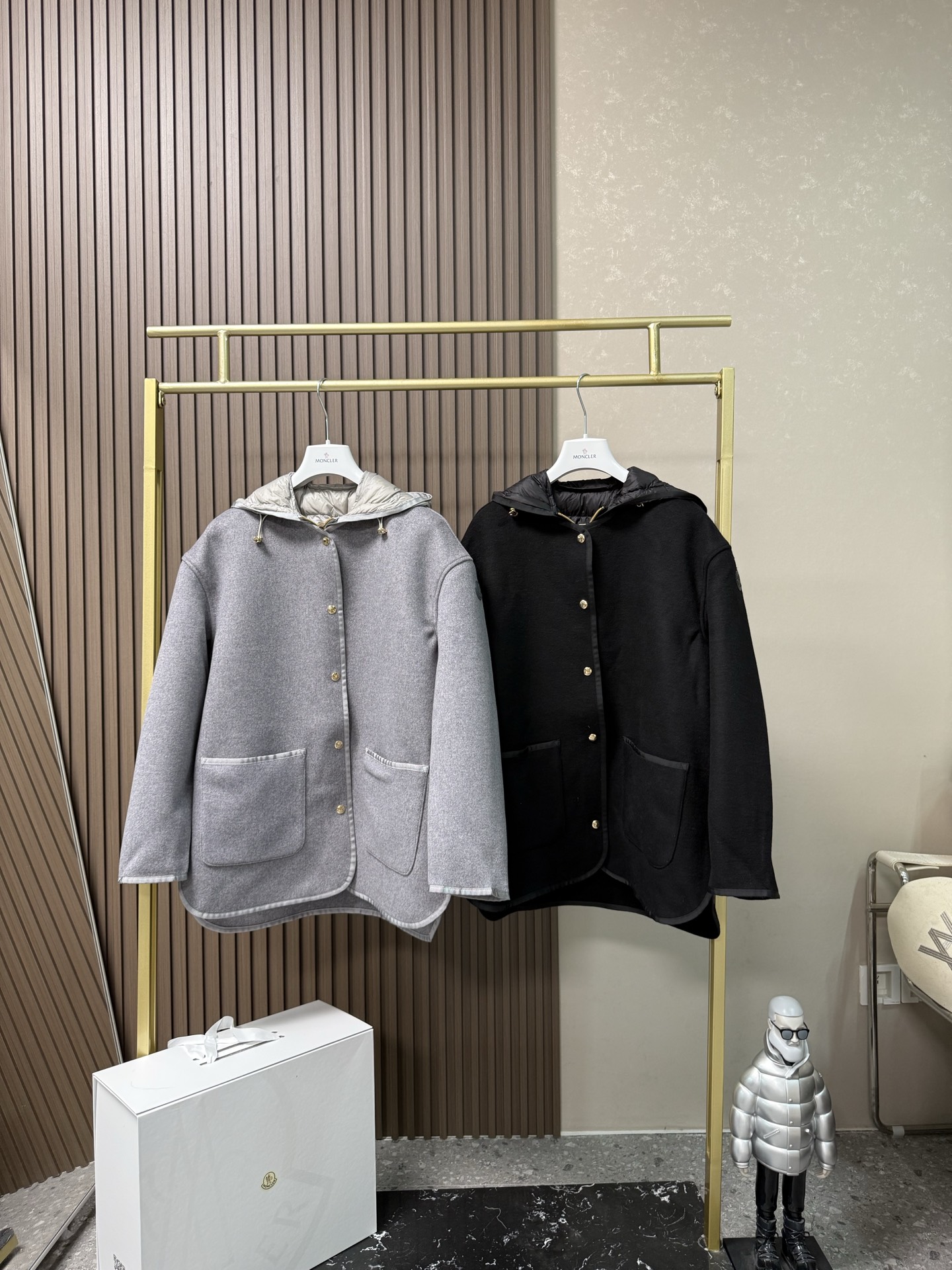 Reposse三合一羊毛和羊绒短款羽绒夹克外套Reposse羽绒夹克兼具华丽风格与实用功能。这款保暖单品