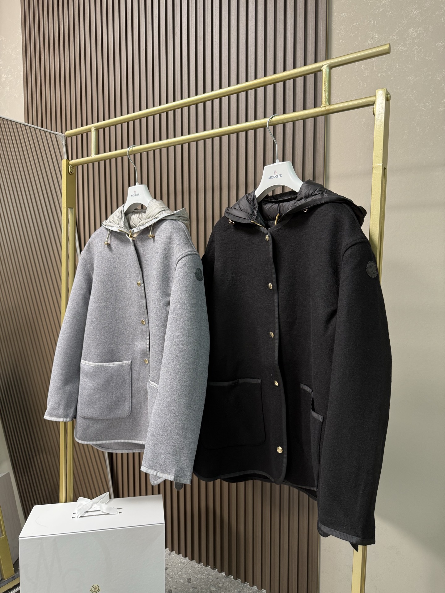 Reposse三合一羊毛和羊绒短款羽绒夹克外套Reposse羽绒夹克兼具华丽风格与实用功能。这款保暖单品