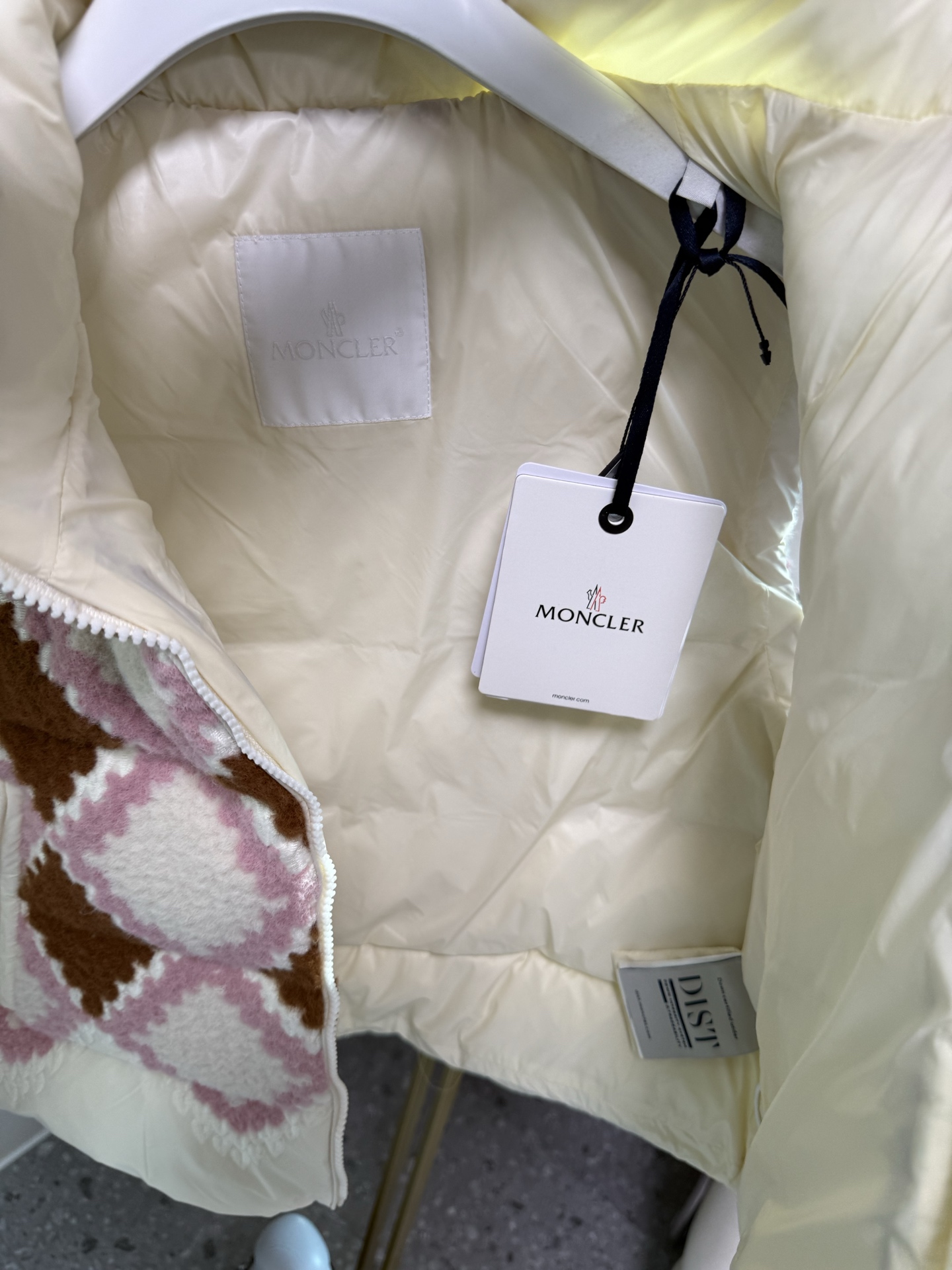 ✨✨✨25 Moncler盟可睐 Armathia 拼色拉链立领羽绒服，马甲同款，刺绣菱格，白灰粉咖四种