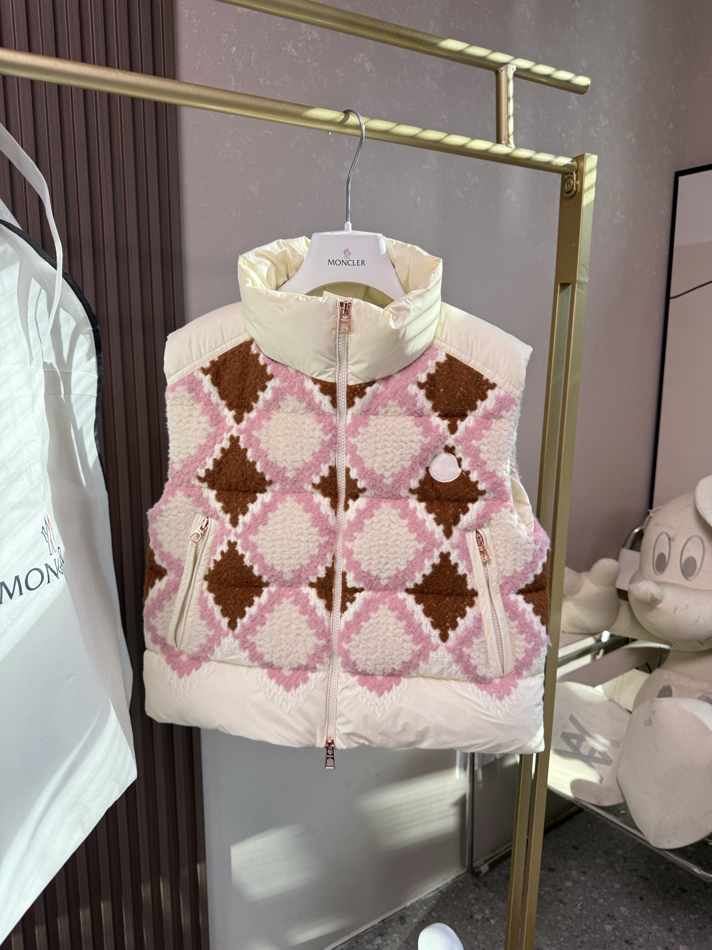 ✨✨✨25 Moncler盟可睐 Armathia 拼色拉链立领羽绒服，马甲同款，刺绣菱格，白灰粉咖四种