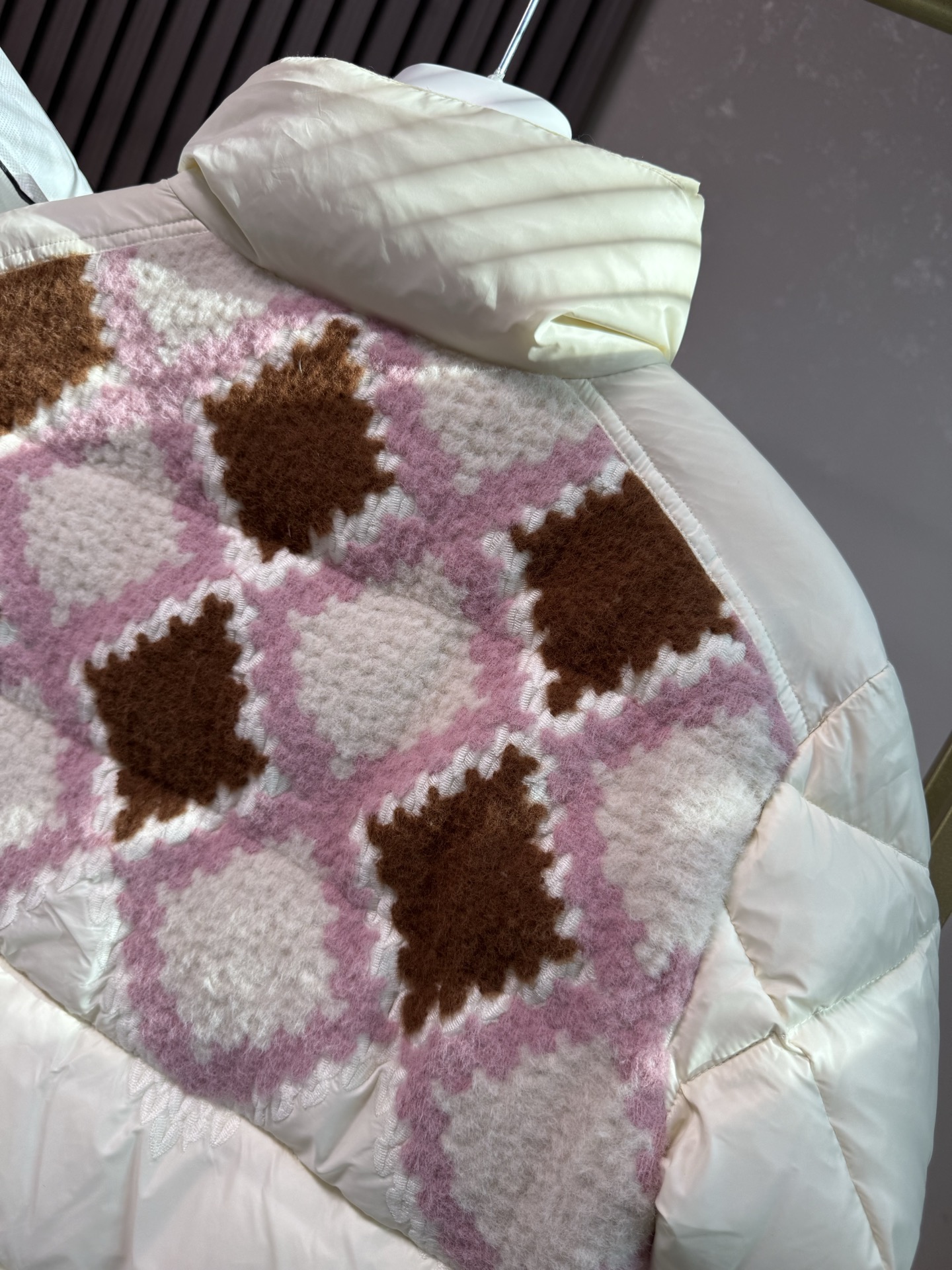 ✨✨✨25 Moncler盟可睐 Armathia 拼色拉链立领羽绒服，马甲同款，刺绣菱格，白灰粉咖四种