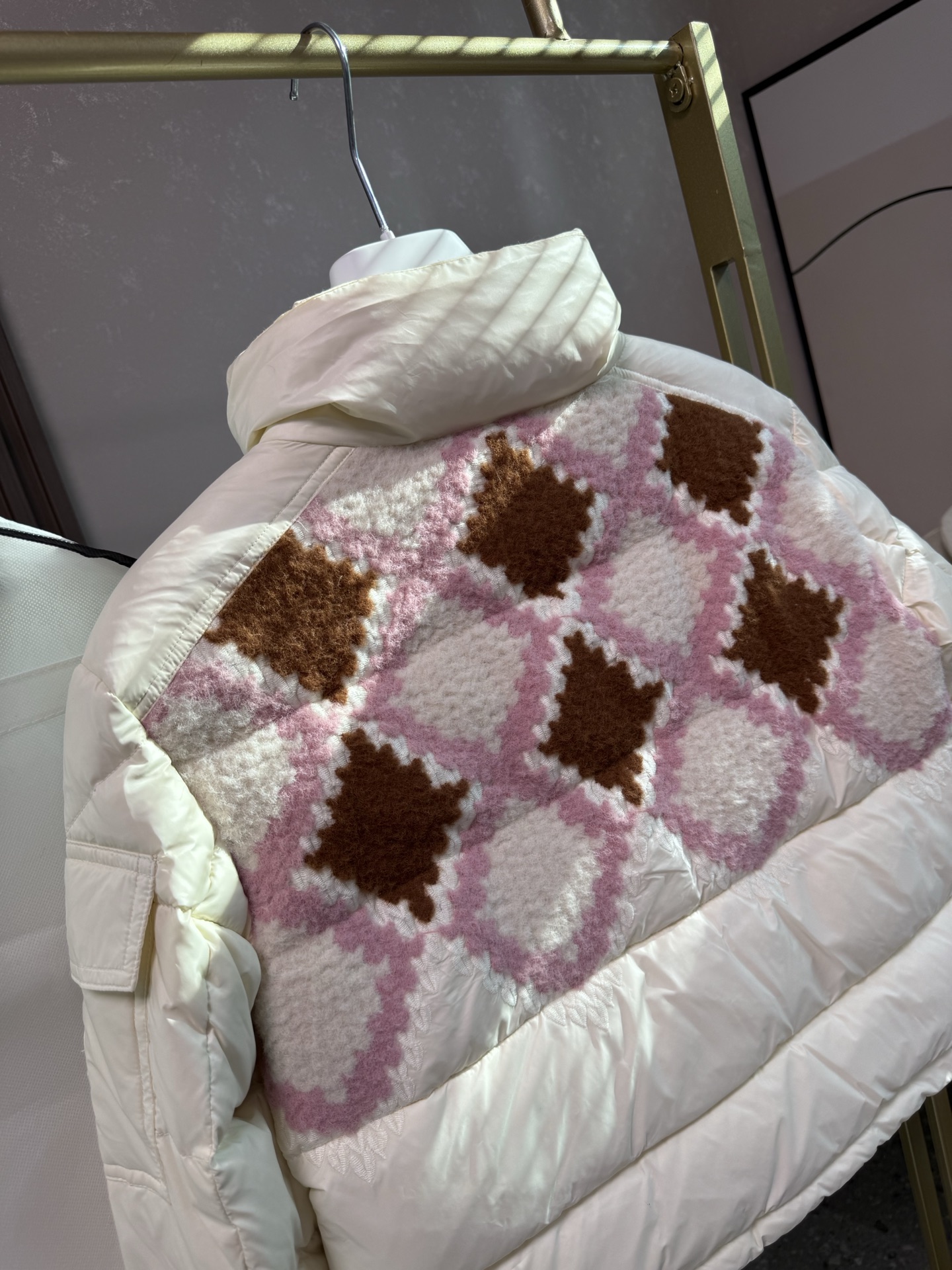 ✨✨✨25 Moncler盟可睐 Armathia 拼色拉链立领羽绒服，马甲同款，刺绣菱格，白灰粉咖四种