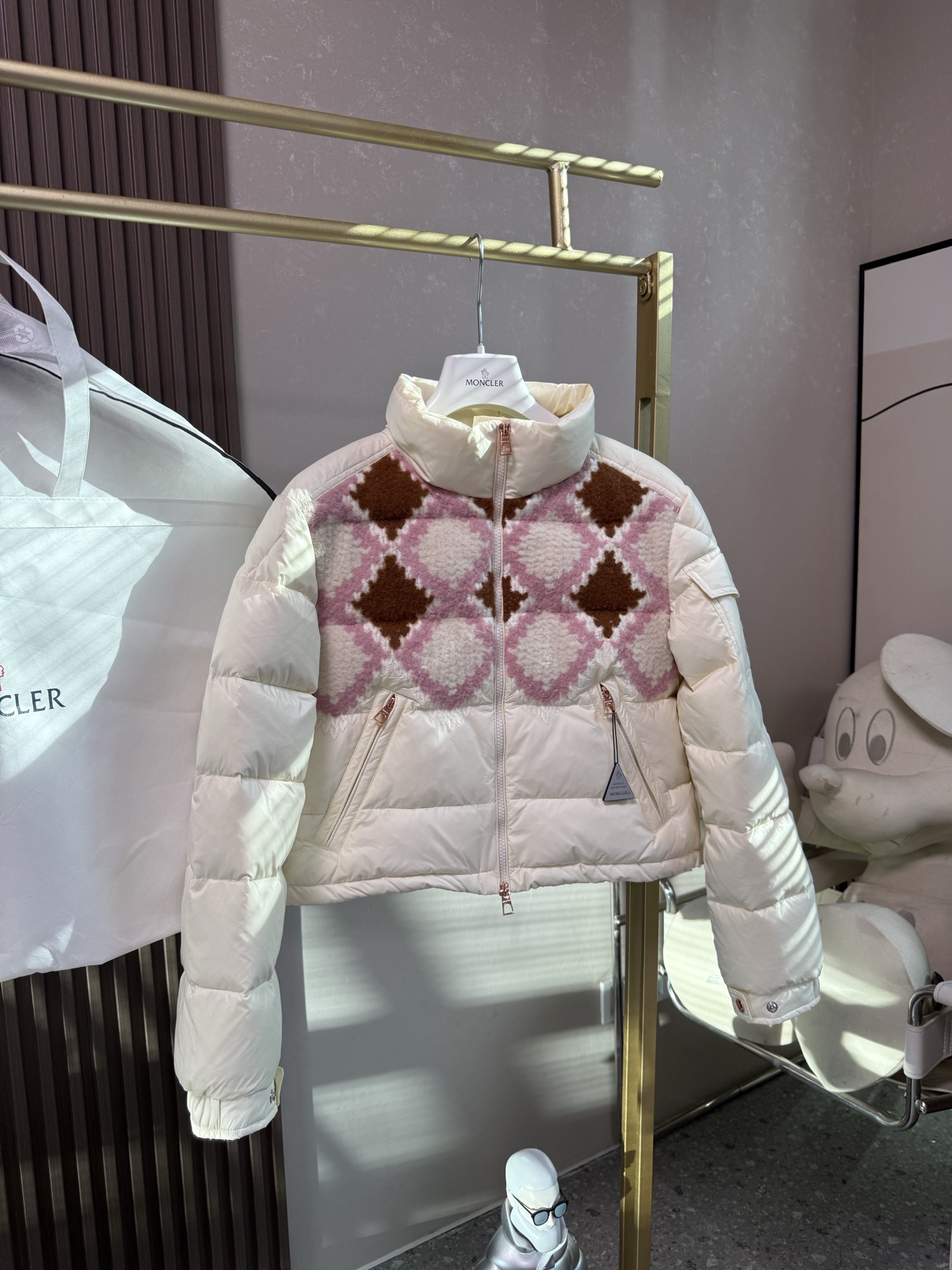 ✨✨✨25 Moncler盟可睐 Armathia 拼色拉链立领羽绒服，马甲同款，刺绣菱格，白灰粉咖四种