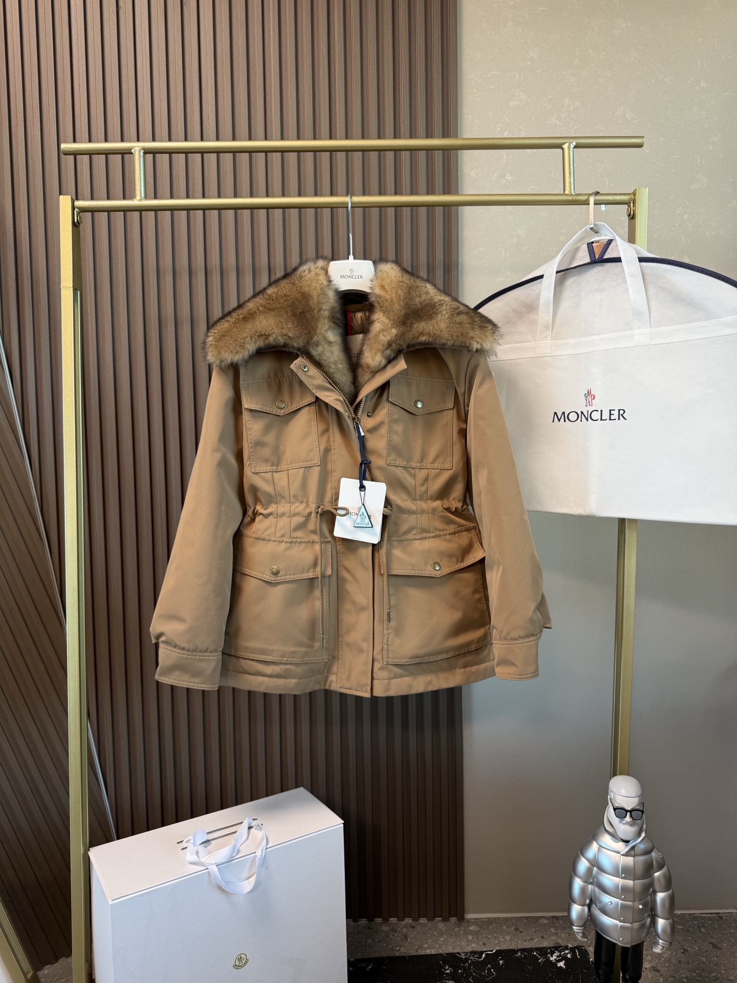 NO:591258,With dust bag Moncler/mask 25 autumn and winter women's CHALUS genuine sheepskin fur collar parka down jacket,,Moncler,down jacket,sheepskin,alexander wang19860909配防尘袋Moncler/蒙口25秋冬女CHALUS真羊皮革毛领派克羽绒服,,Moncler,down jacket,sheepskin,alexander wang,Women's clothing