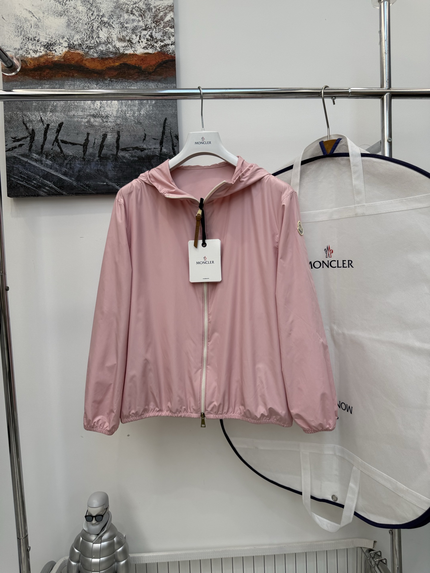 NO:803546,moncler Fegeos hooded jacket sun protection Fegeos windbreaker jacket is lightweight and practical, a must-have item in warm seasons. The silhouette is neat and practical, with a hood and comfortable elastic trimming. The zipper is embellished with contrasting trimming, adding a sporty touch to the overall design. It is made of polyester fiber. Adjustable hood zipper opening zipper pockets Elastic cuffs and hem Code number 0123 Color, black, white, yellow, chocolate, pink 0 shoulder width 46 chest 104  Length 61.5 Sleeve length 57 1 Shoulder width 47 Bust 108 Length 63 Sleeve length 58 2 Shoulder width 48 Bust 112 Length 64.5 Sleeve length 59 3 Shoulder width 49 Bust 116 Length 67.6 Sleeve length 60,,jackets & coats,jackets & coats,hats,19860909moncler Fegeos连帽夹克外套防晒衣 Fegeos风衣夹克轻盈实用,是温暖季节的必需单品.廓形利落实用,搭配兜帽和舒适的弹性饰边.拉链点缀撞色饰边,为整体设计增添运动气息,采用聚酯纤维制成可调节兜帽拉链开合拉链口袋 弹性袖口和下摆 码数0123 颜色,黑色,白色,黄色,巧克力色,粉色 0肩宽46 胸围104 衣长61.5 袖长57 1肩宽47 胸围108 衣长63 袖长58 2肩宽48 胸围112 衣长64.5 袖长59 3肩宽49 胸围116 衣长67.6 袖长60,,jackets & coats,jackets & coats,hats,,Women's clothing