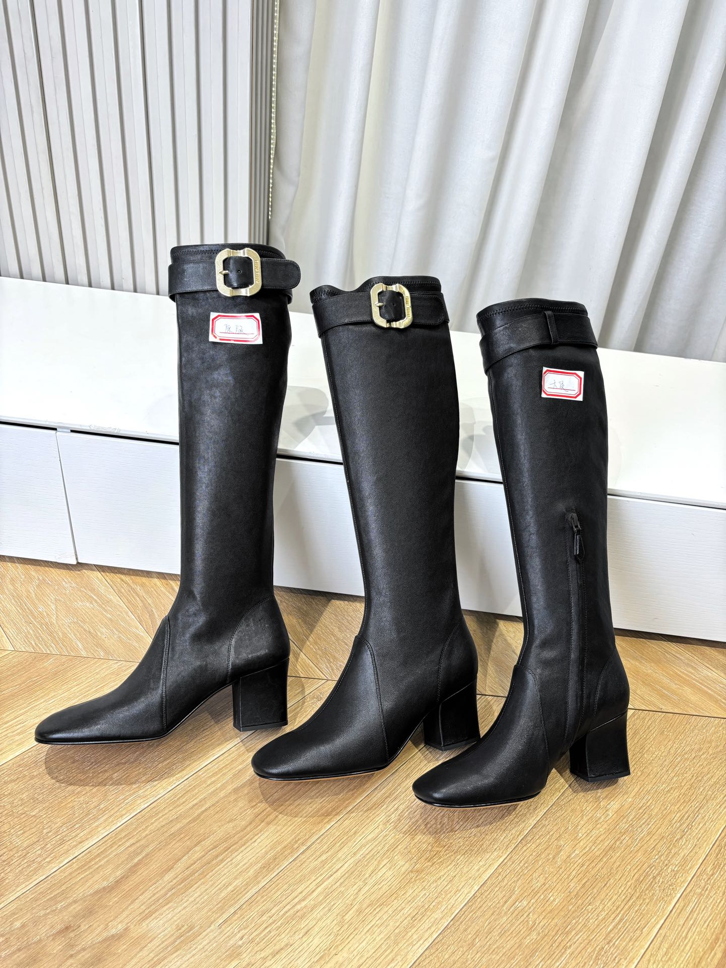 NO:480486,The original comparison G002 purchasing level out of stockings hits. Miumiu Miumiu 25 autumn and winter elastic boots. I ordered it for a long time. I forgot about this pair of shoes. Finally arrived. Black is boring, but the caramel color looks good~ suitable for wearing over-knee skirts. Styling boots are slack and limited-edition catwalk style. A pair of Fengshen elastic boots. It looks good no matter how you wear it. This summer fashionista favorite. It looks not very comfortable. It is super comfortable to wear. Before you receive Miu shoes, imported elastic sheepskin fabric imported lining. Size 35-40 (40, 41 customization, no return or replacement), boots, miumiu, boots, skirts, cowhide, sheepskin19860909原版对比 G002代购级别断货王爆款 Miumiu谬谬miumiu25秋冬弹力长靴 订了好久了,都忘了这双鞋了,终于到货了.黑色比较无聊,还是焦糖色好看～适合搭过膝半裙 造型长靴松弛感限量走秀款一双封神弹力袜靴 怎么穿都好看今夏时髦精最爱 看起来不怎么舒服 上脚超级舒服 在你们收到miu鞋子之前 面料进口弹力羊皮 内里进口牛皮内里 尺码35-40(40,41定制不退不换）,靴子,miumiu,boots,skirts,cowhide,sheepskin,Women's Shoes