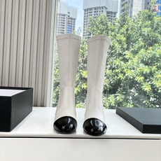 G030所见即所得CHANE*|小香25A秋冬新品双C巨型珍珠跟弹力短靴 在米兰时尚的T台上 亮相便艳惊四座 成功晋升为 G030所见即所得CHANE*|小香25A秋冬新品双C巨型珍珠跟弹力短靴 在米兰时尚的T台上 亮相便艳惊四座 成功晋升为