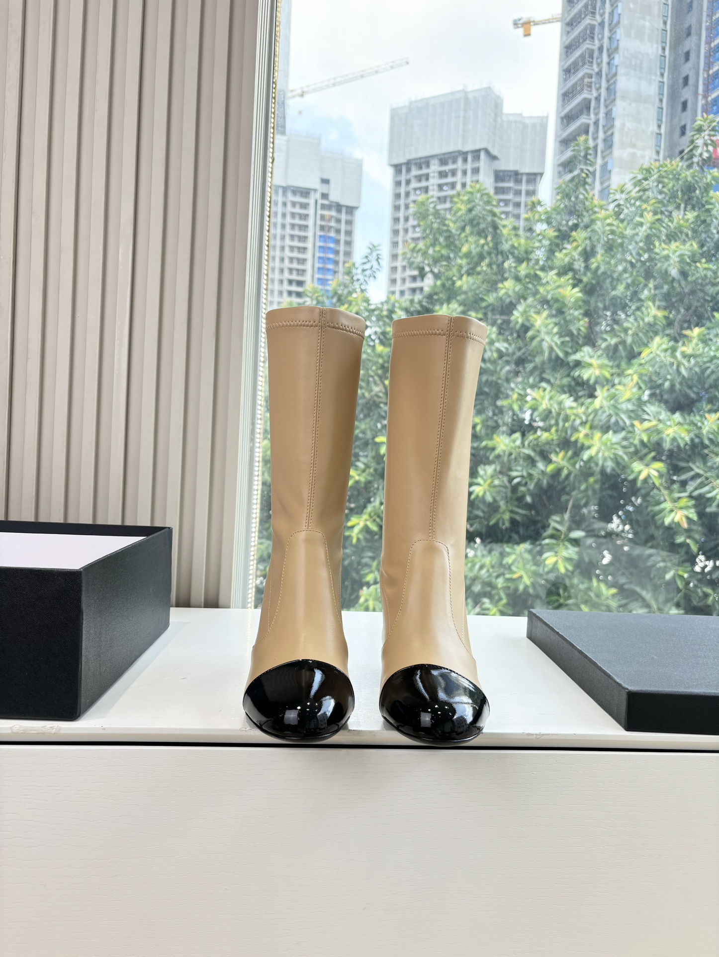 G030所见即所得CHANE*|小香25A秋冬新品双C巨型珍珠跟弹力短靴 在米兰时尚的T台上 亮相便艳惊四座 成功晋升为 G030所见即所得CHANE*|小香25A秋冬新品双C巨型珍珠跟弹力短靴 在米兰时尚的T台上 亮相便艳惊四座 成功晋升为