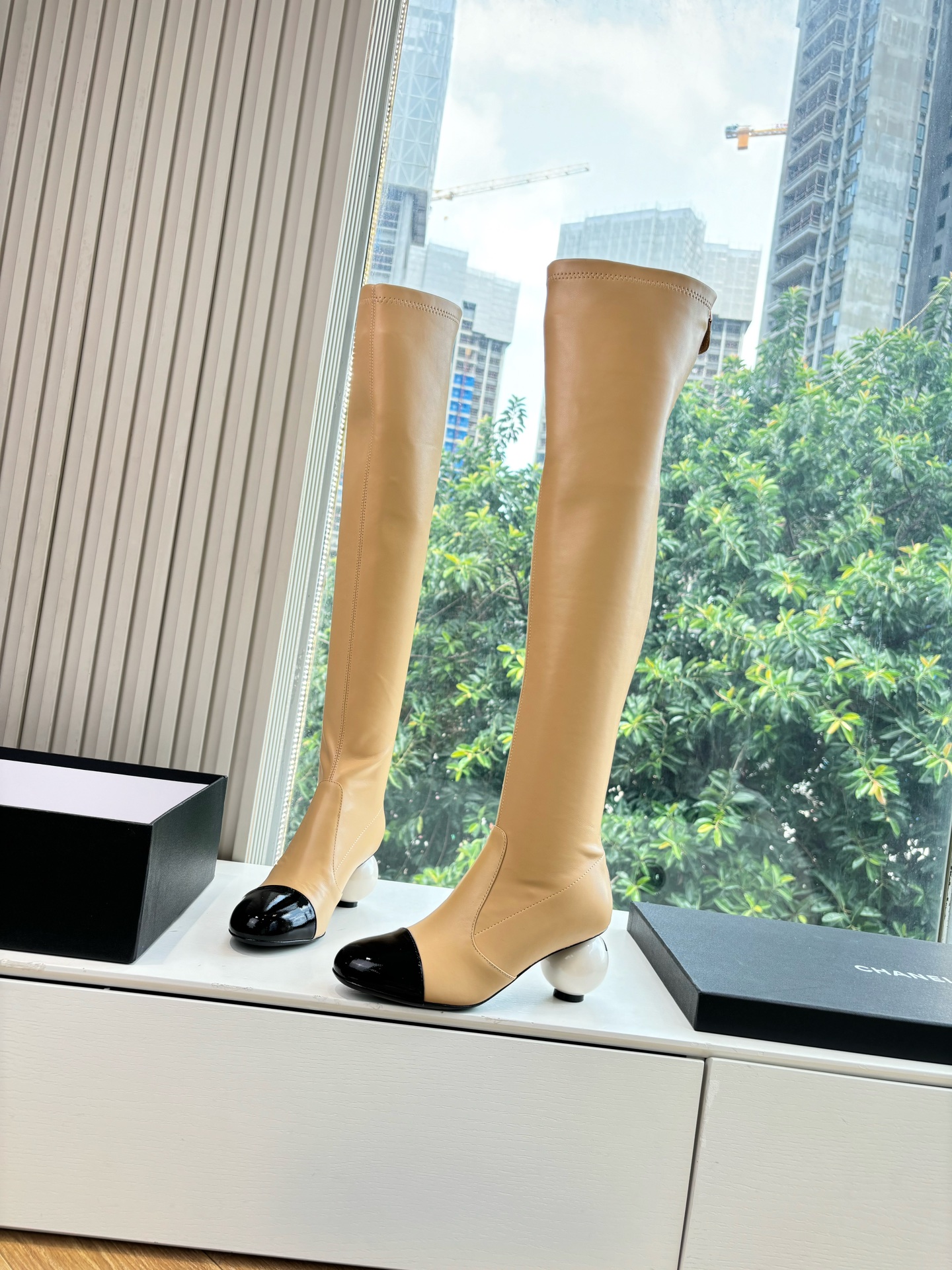 G030所见即所得CHANE*｜小香25A秋冬新品双C巨型珍珠跟弹力长靴 在米兰时尚的T台上 亮相便艳惊四座 成功晋升为