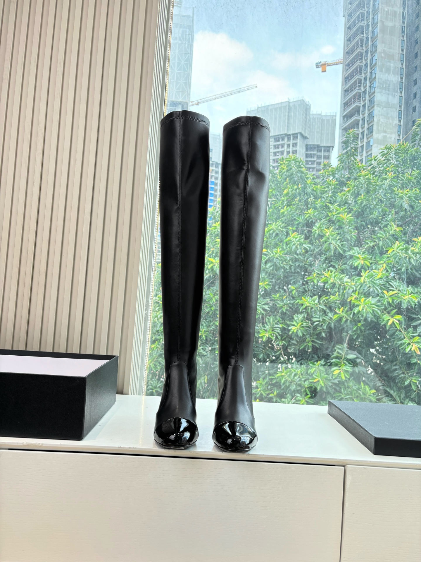 G030所见即所得CHANE*|小香25A秋冬新品双C巨型珍珠跟弹力长靴 在米兰时尚的T台上 亮相便艳惊四座 成功晋升为 G030所见即所得CHANE*|小香25A秋冬新品双C巨型珍珠跟弹力长靴 在米兰时尚的T台上 亮相便艳惊四座 成功晋升为