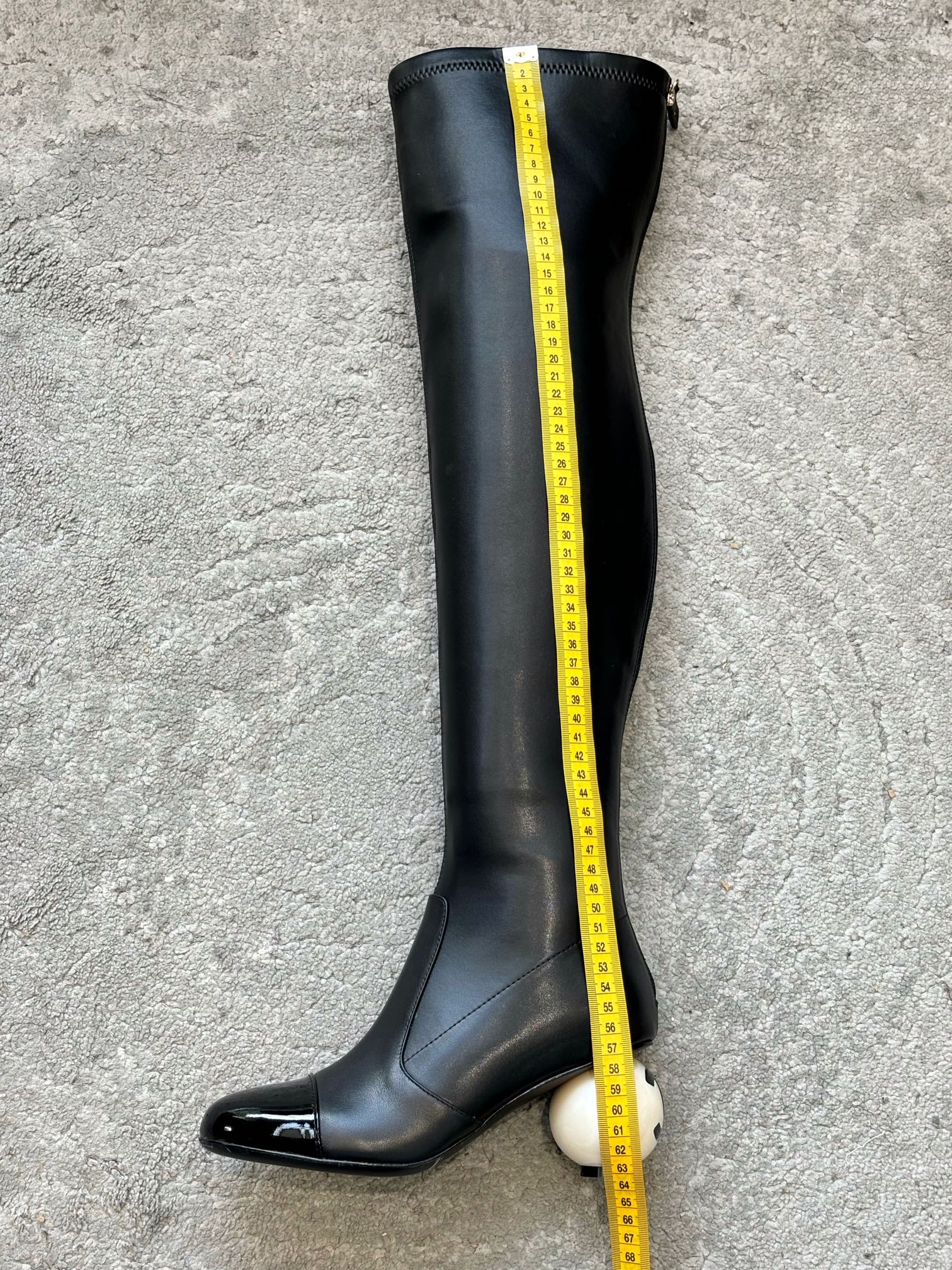 G030所见即所得CHANE*|小香25A秋冬新品双C巨型珍珠跟弹力长靴 在米兰时尚的T台上 亮相便艳惊四座 成功晋升为 G030所见即所得CHANE*|小香25A秋冬新品双C巨型珍珠跟弹力长靴 在米兰时尚的T台上 亮相便艳惊四座 成功晋升为
