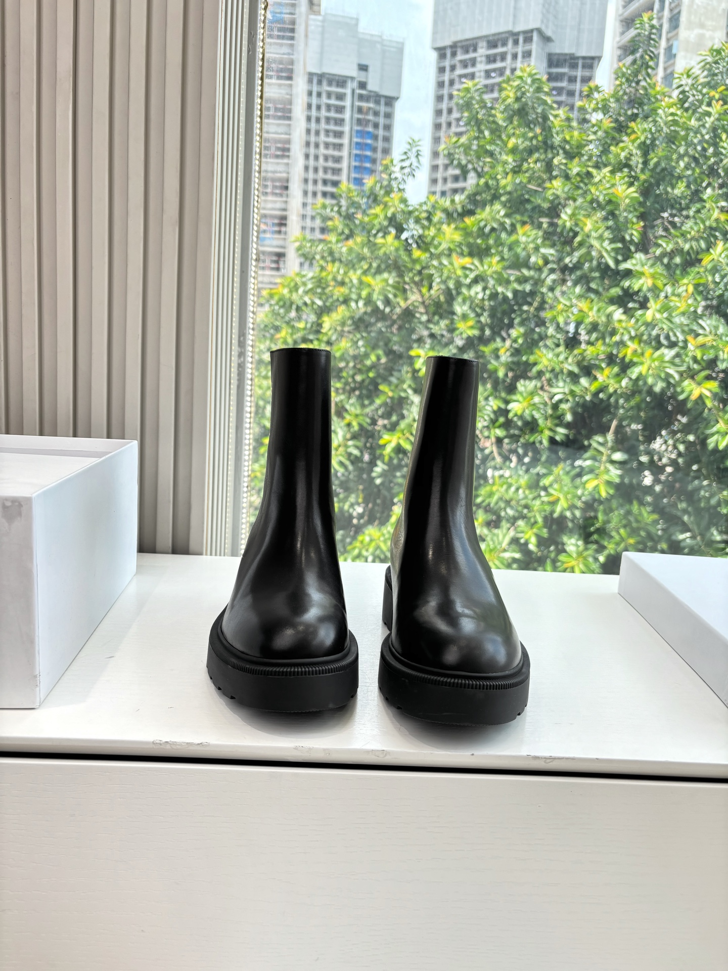 NO:475910,G009 What you see is what you get the ro* genuine leather round head is minimalist and versatile flat bottom Chelsea short boots are really the most comfortable style I have ever worn. It's so soft!  The socks must take it away. It has a high-end and simple feeling, in fact, in addition to being beautiful, its comfort is really easy to wear so hard that it is reluctant to take it off!  Match with jeans, suit pants, skirts without any incongruousness, fabric cowhide, original sole, size 35-39 (40 customization, no return or replacement), boots, boots, skirts, jeans, business suit, cowhide19860909G009所见即所得the ro*真皮圆头极简百搭平底切尔西短靴脚真的是史上我穿过最最舒服的款式太柔软啦！磨脚星人一定要收了它 有一丢高级又简约的感觉其实除了好看以外它的舒适度真的是好穿到舍不得脱下来啦！搭配牛仔裤 西装裤 半身裙都毫无违和感 面料牛皮 鞋底原版鞋底 尺码35-39（40定制不退不换）,靴子,boots,skirts,jeans,business suit,cowhide,Women's Shoes